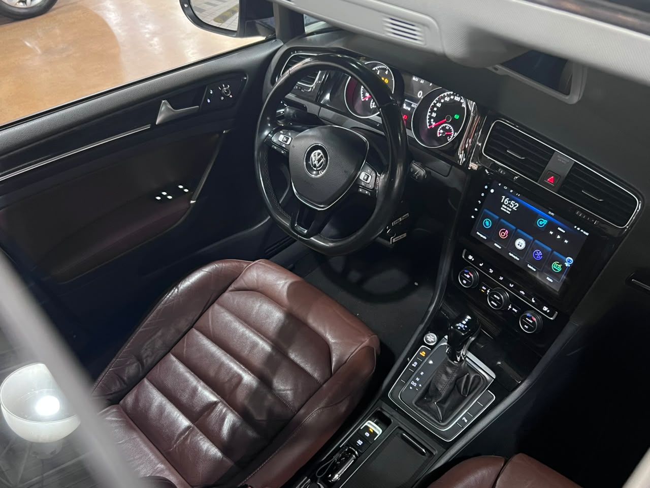 VOLKSWAGEN GOLF
