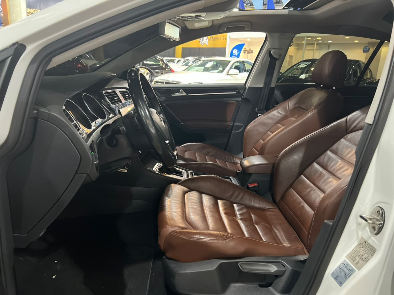 VOLKSWAGEN GOLF