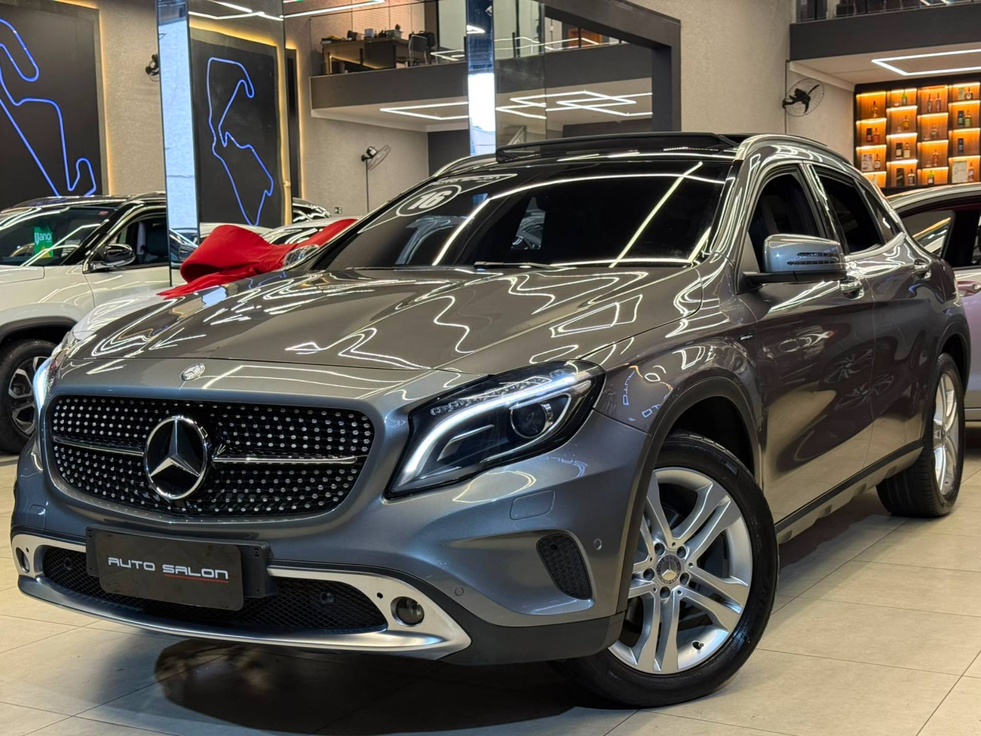 MERCEDES-BENZ GLA 200