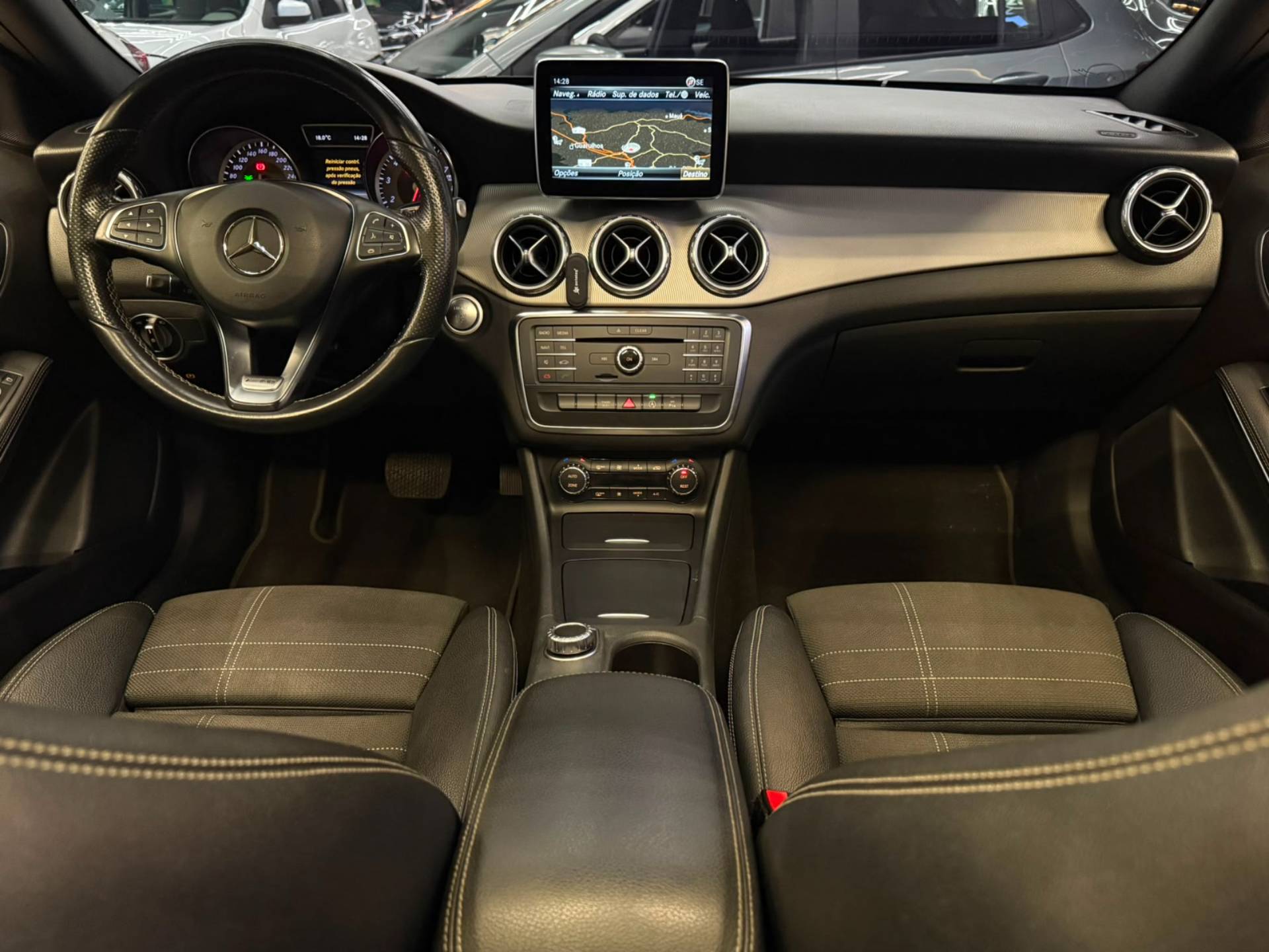 MERCEDES-BENZ GLA 200