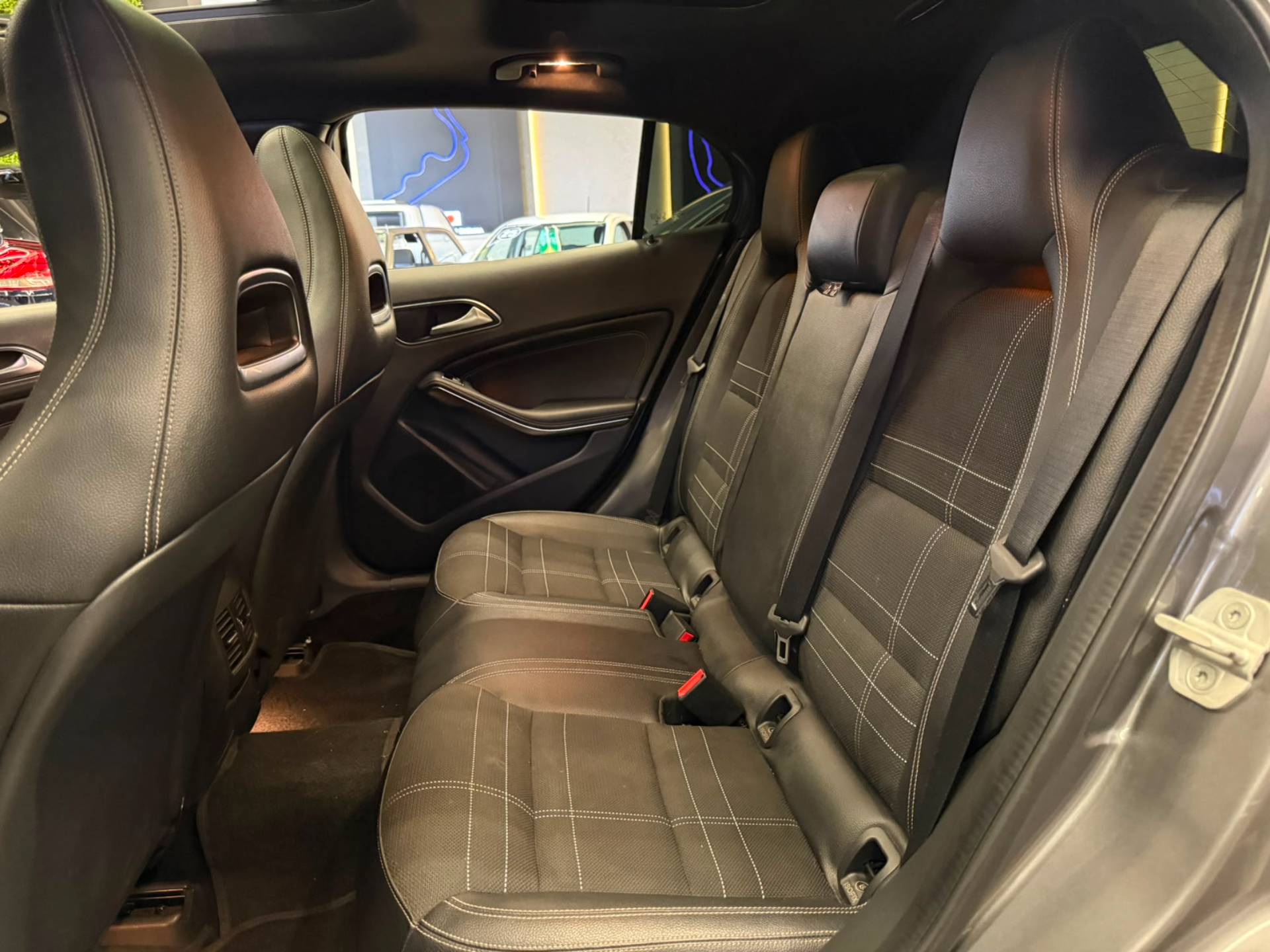 MERCEDES-BENZ GLA 200