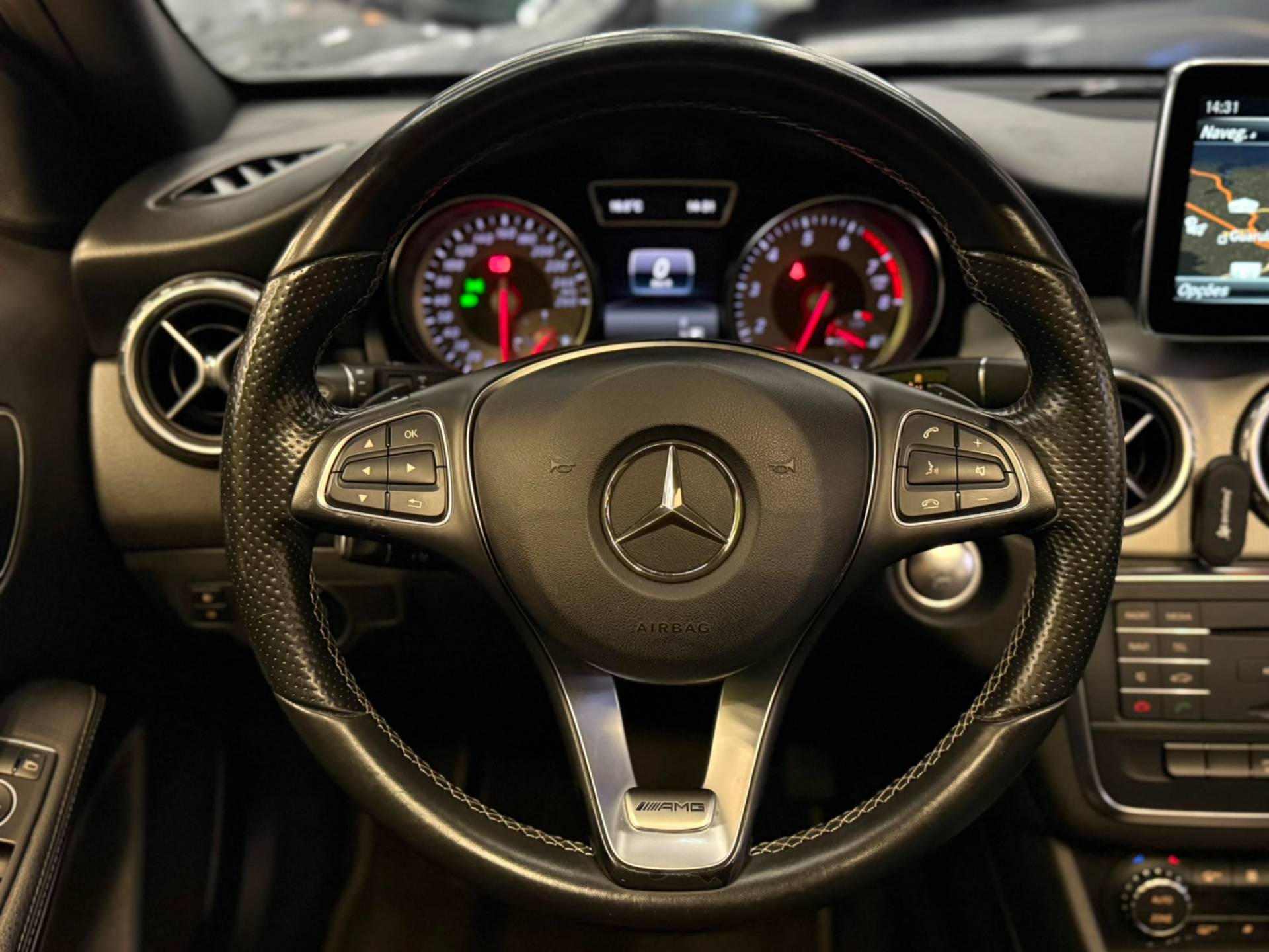 MERCEDES-BENZ GLA 200