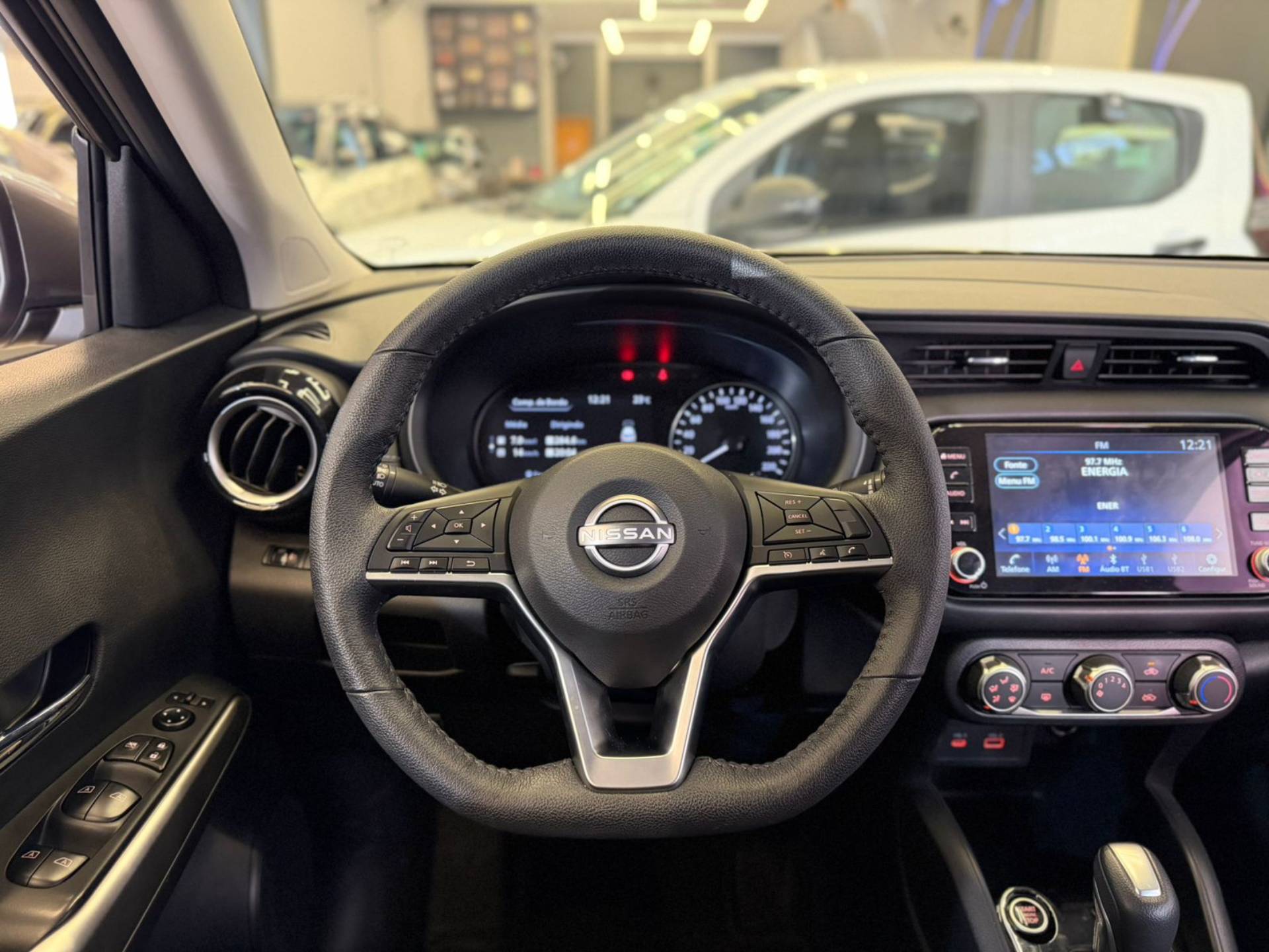 NISSAN KICKS PLAY