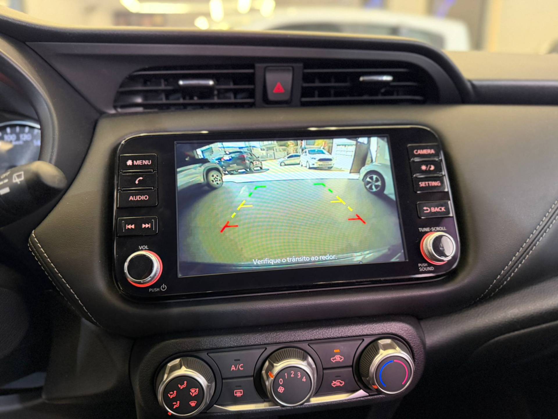 NISSAN KICKS PLAY