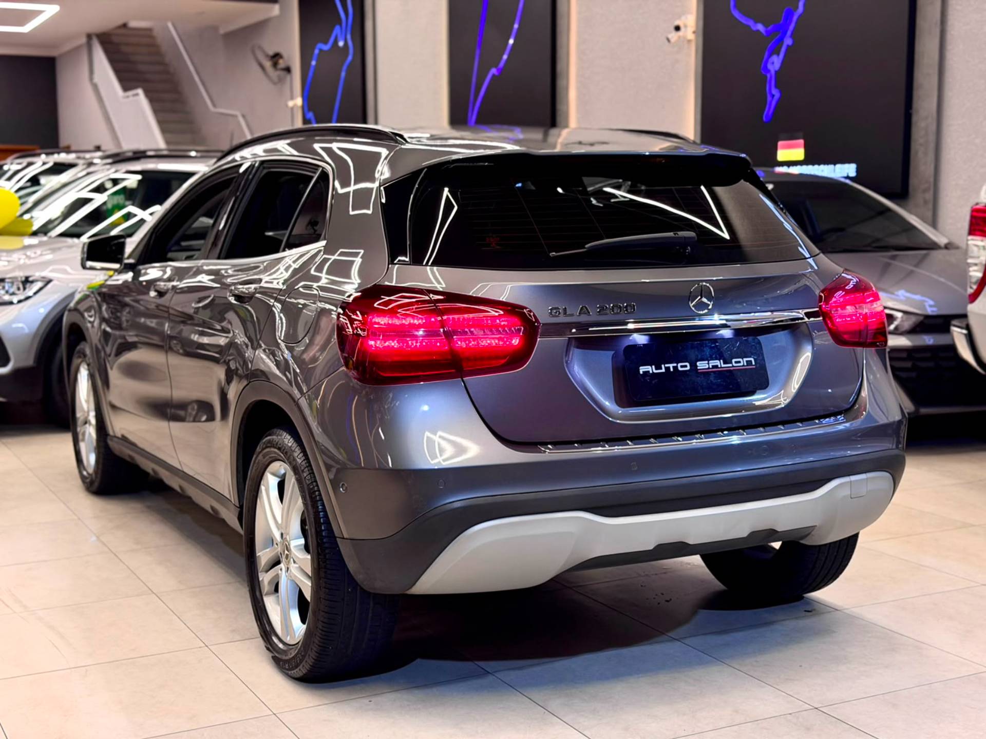 MERCEDES-BENZ GLA 200
