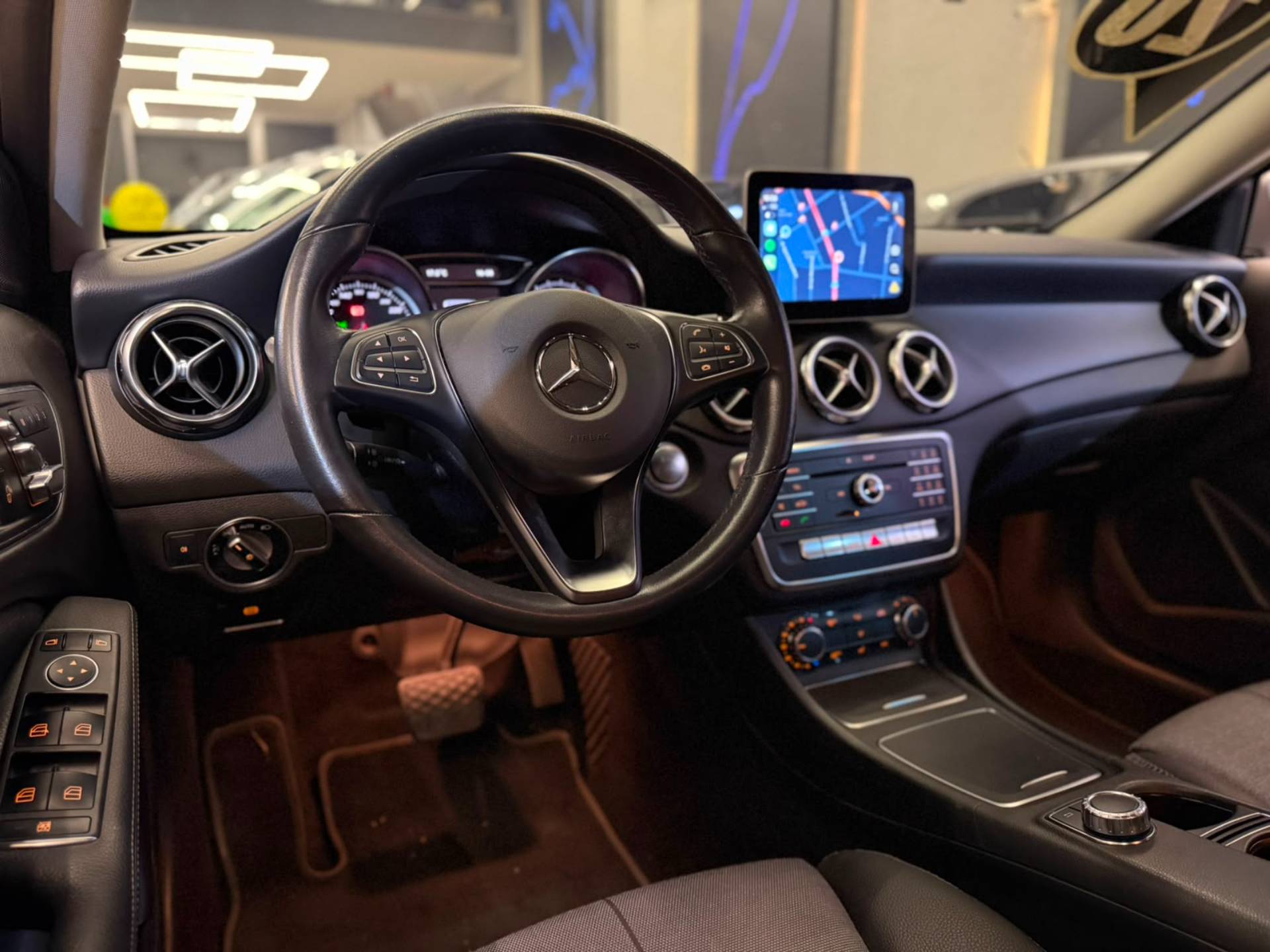 MERCEDES-BENZ GLA 200