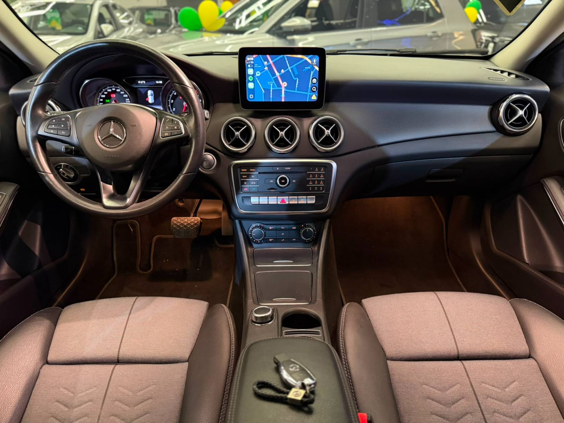 MERCEDES-BENZ GLA 200
