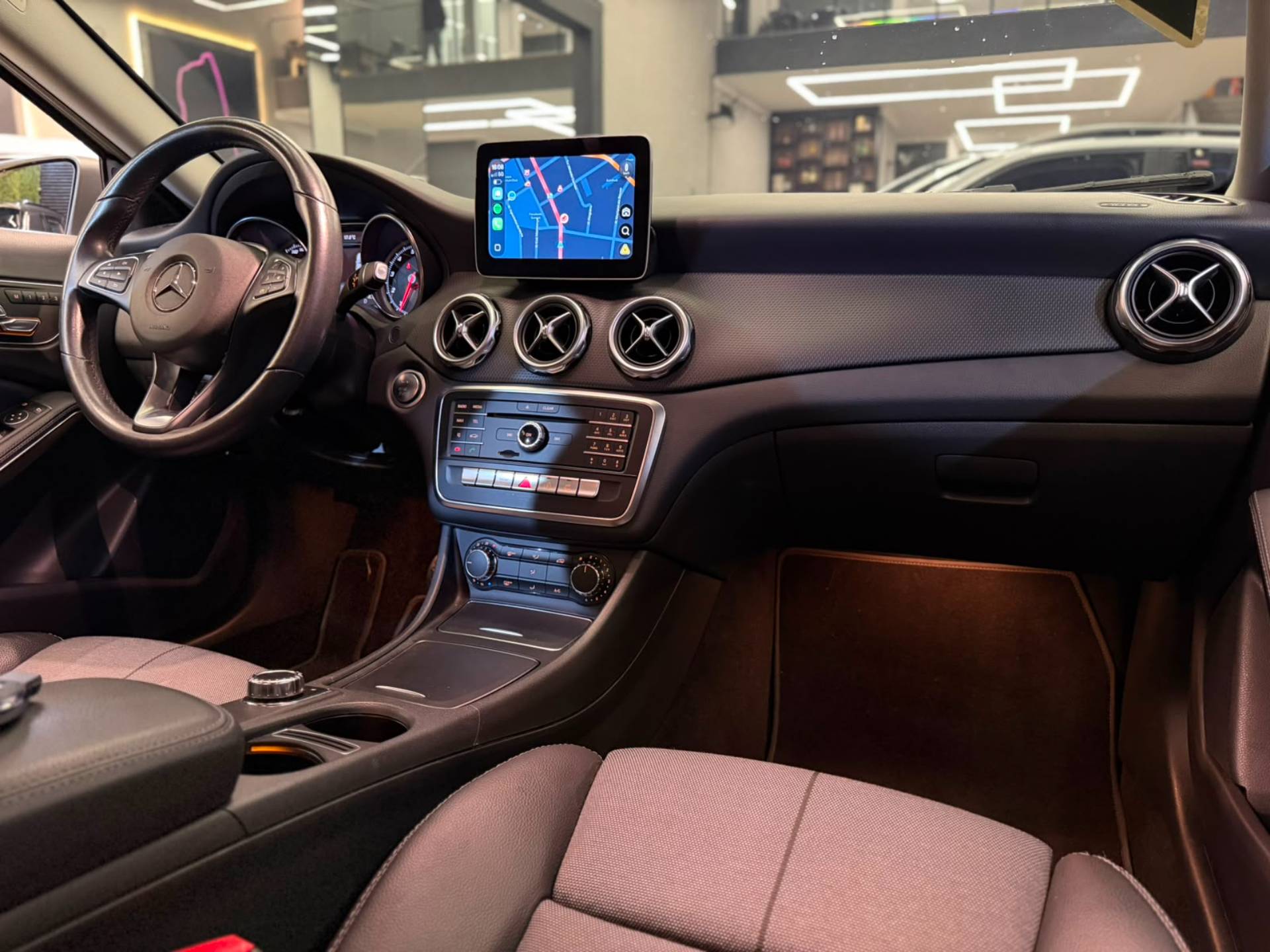 MERCEDES-BENZ GLA 200