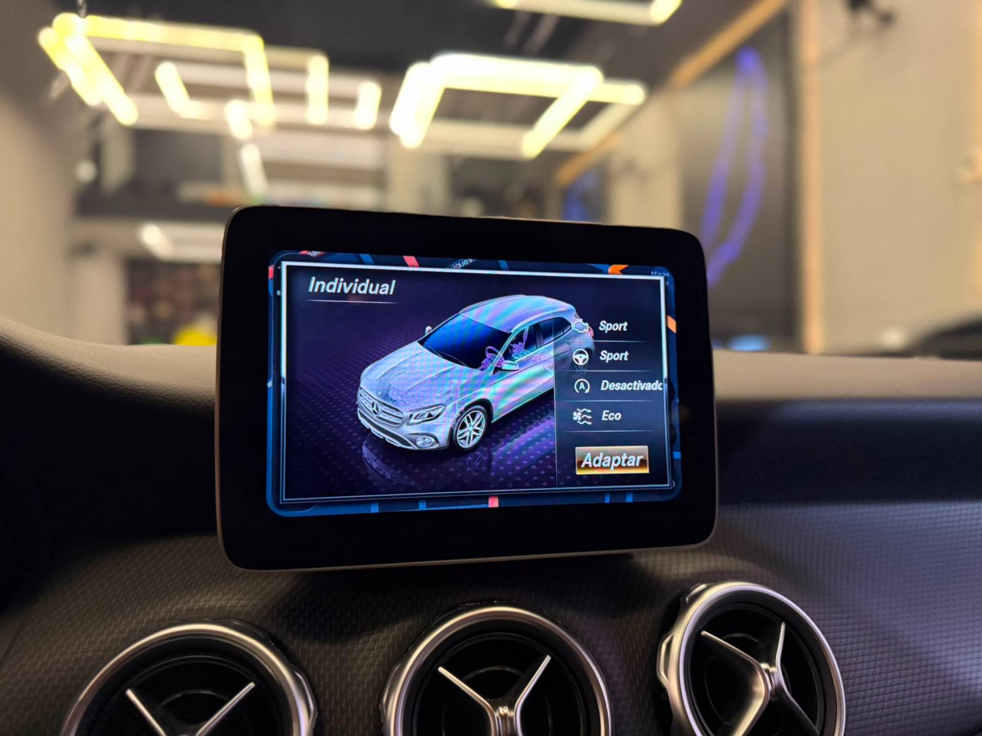 MERCEDES-BENZ GLA 200