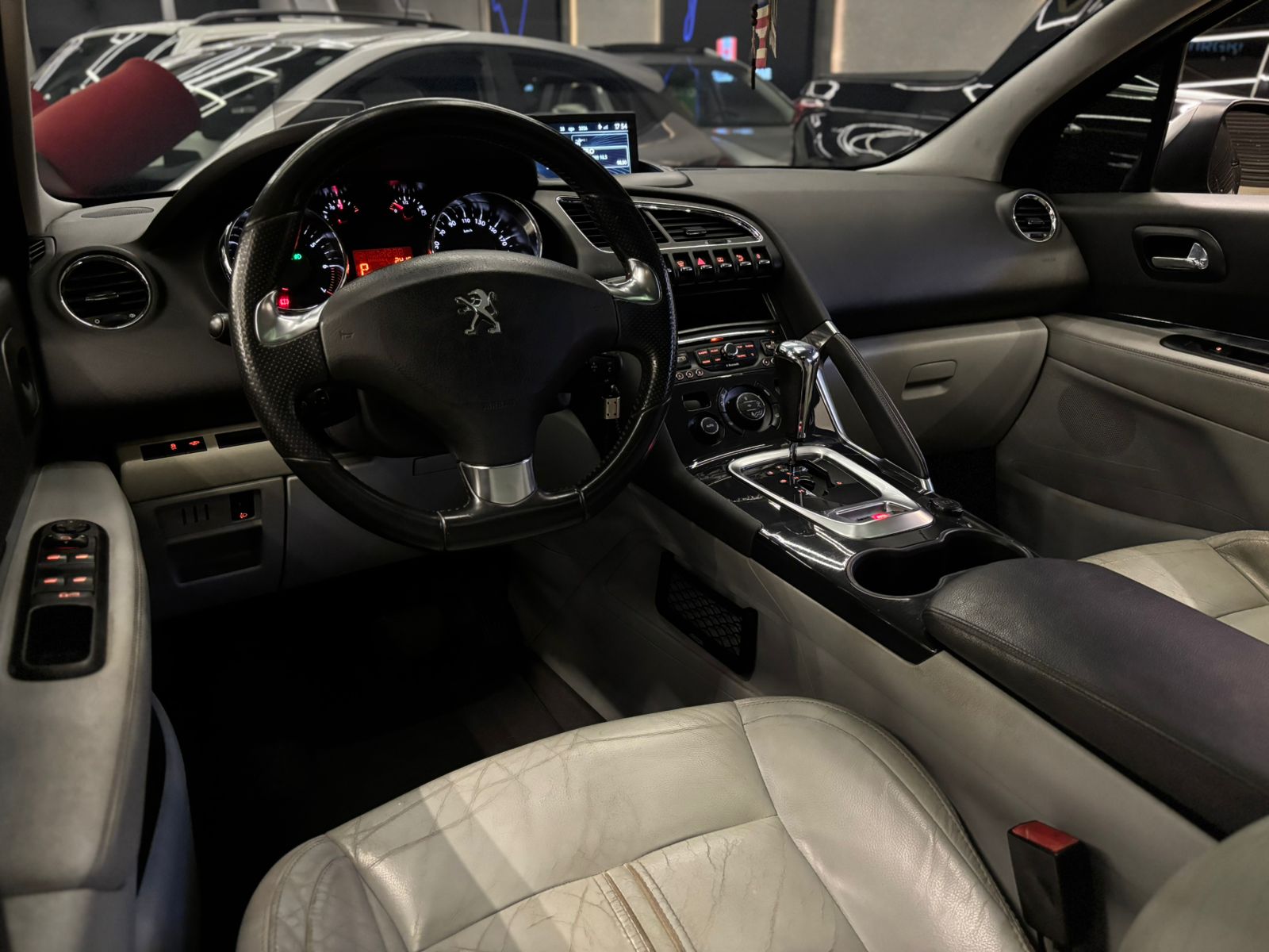 PEUGEOT 3008