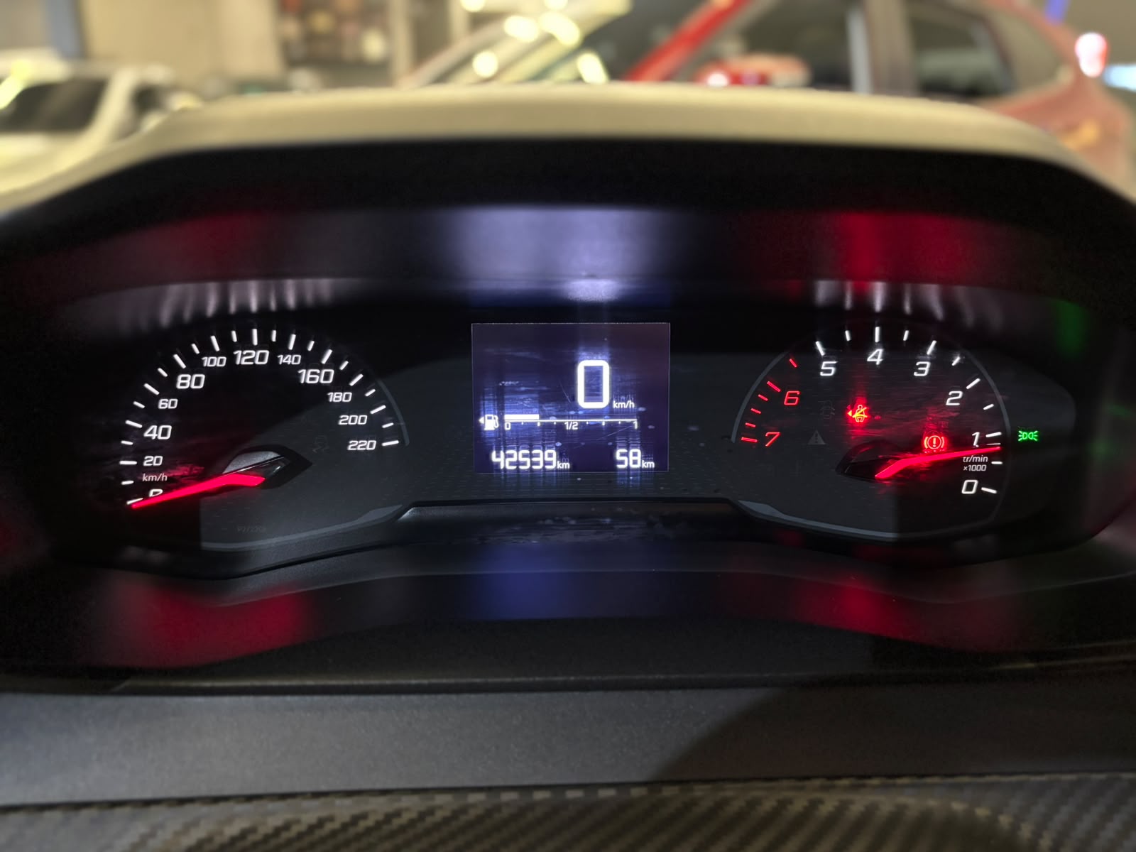 PEUGEOT 208