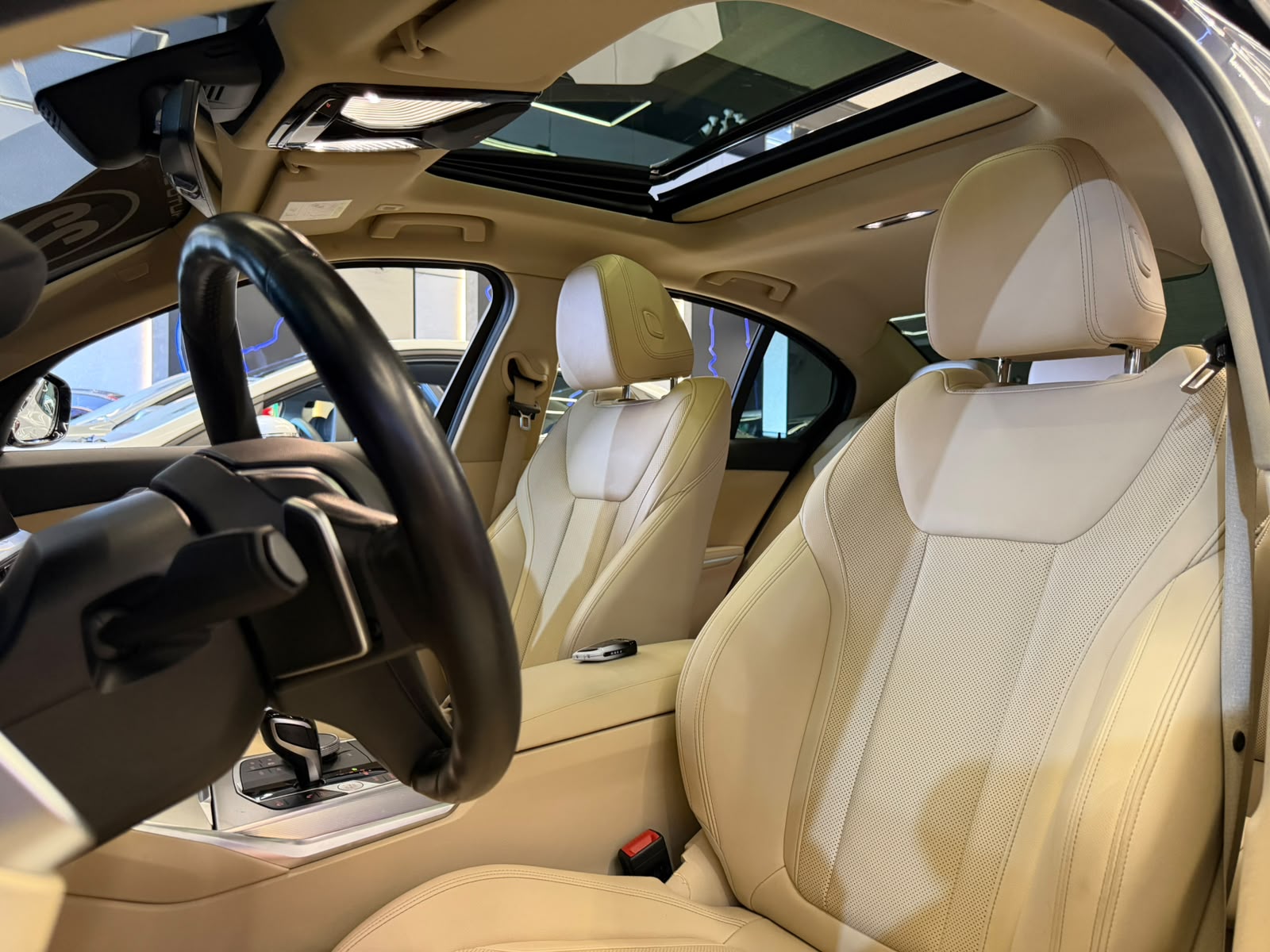 BMW 320i