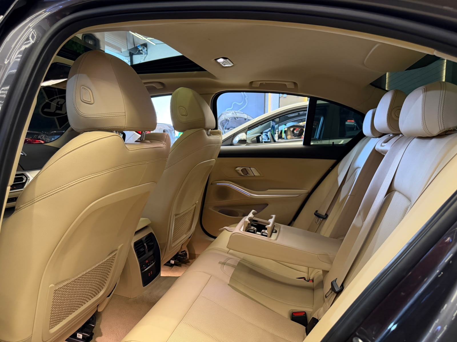 BMW 320i