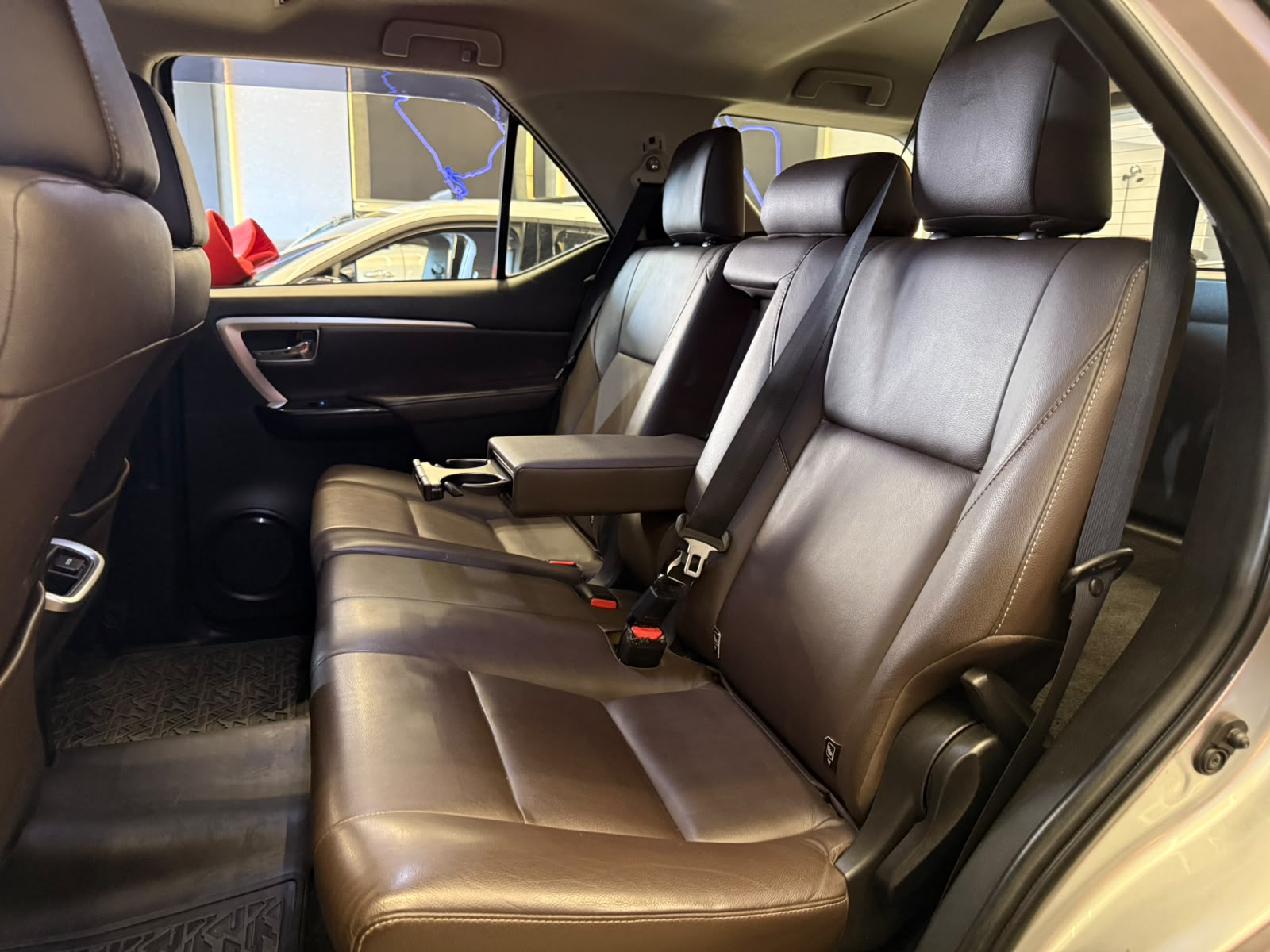 TOYOTA HILUX SW4