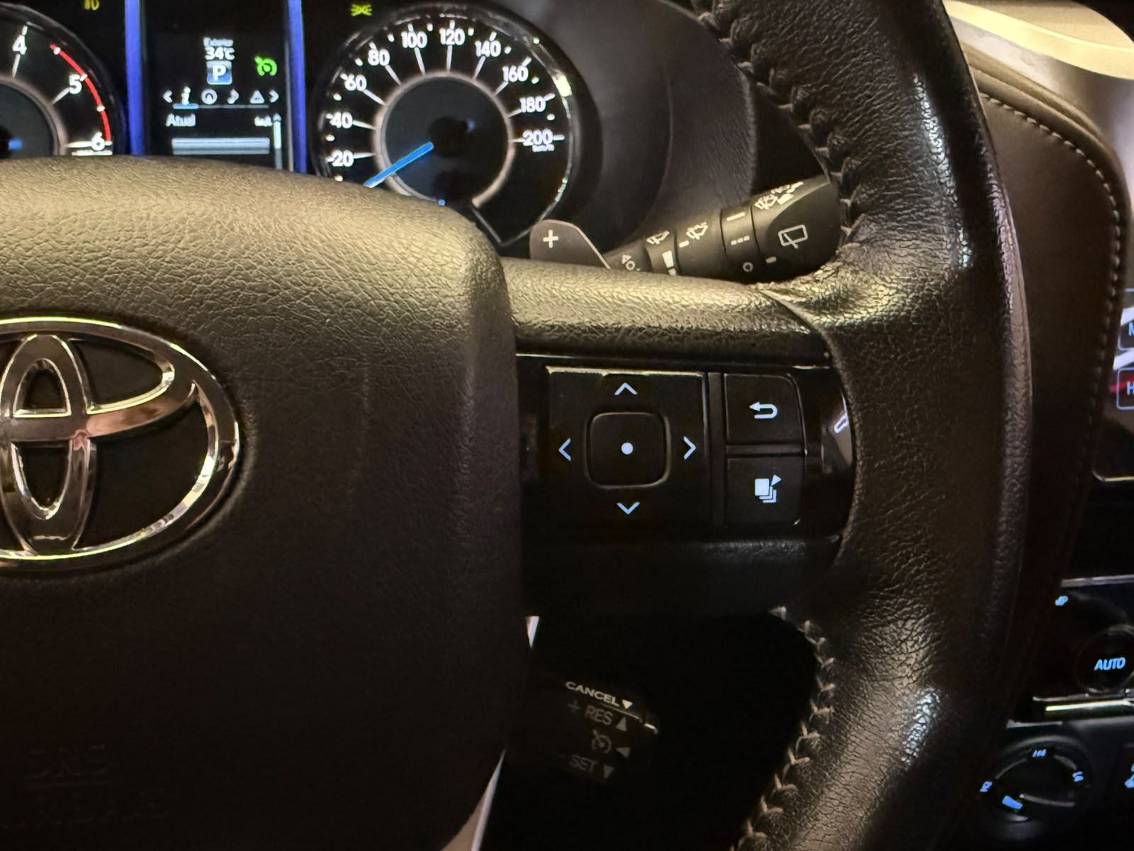 TOYOTA HILUX SW4