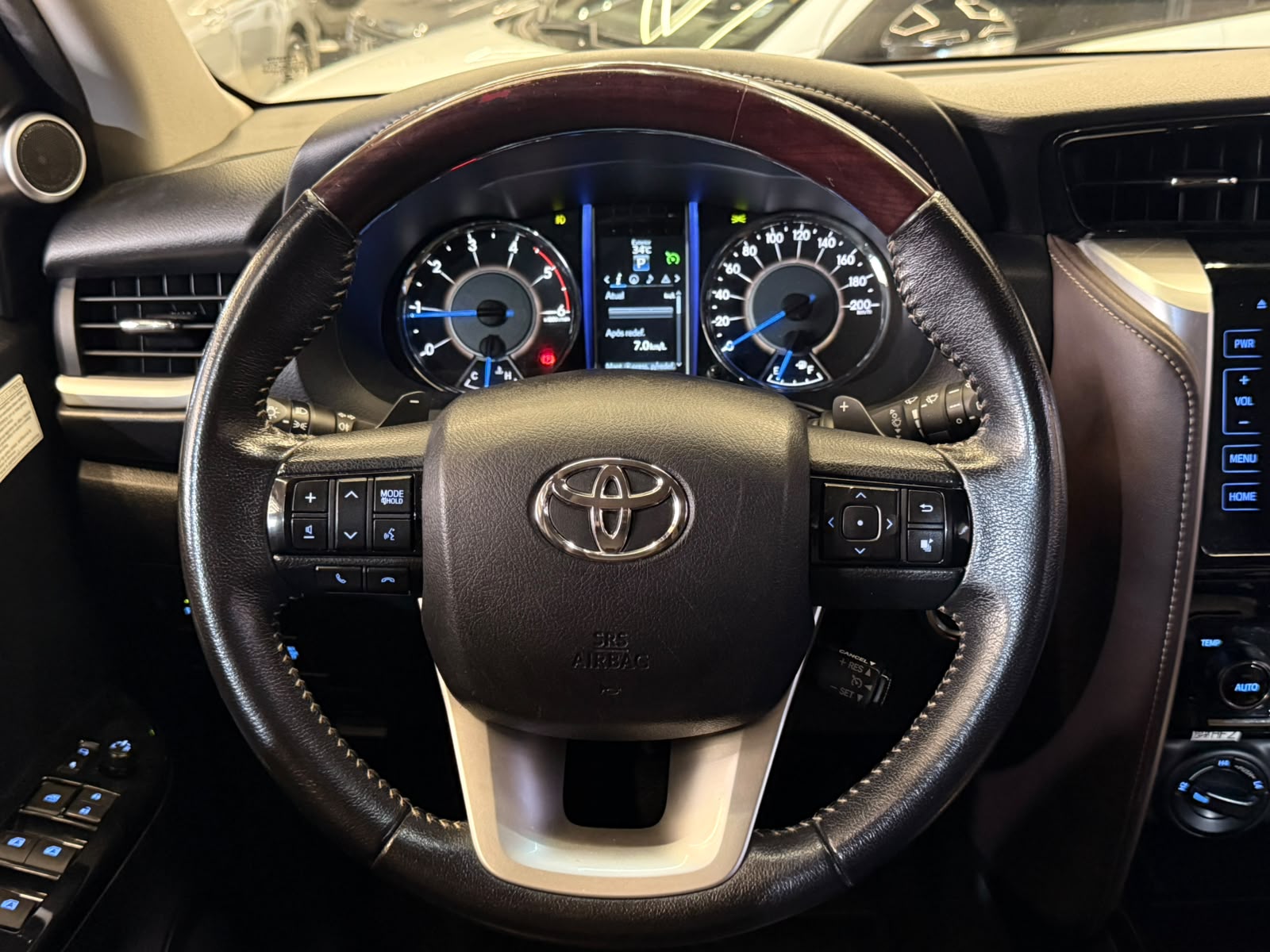 TOYOTA HILUX SW4