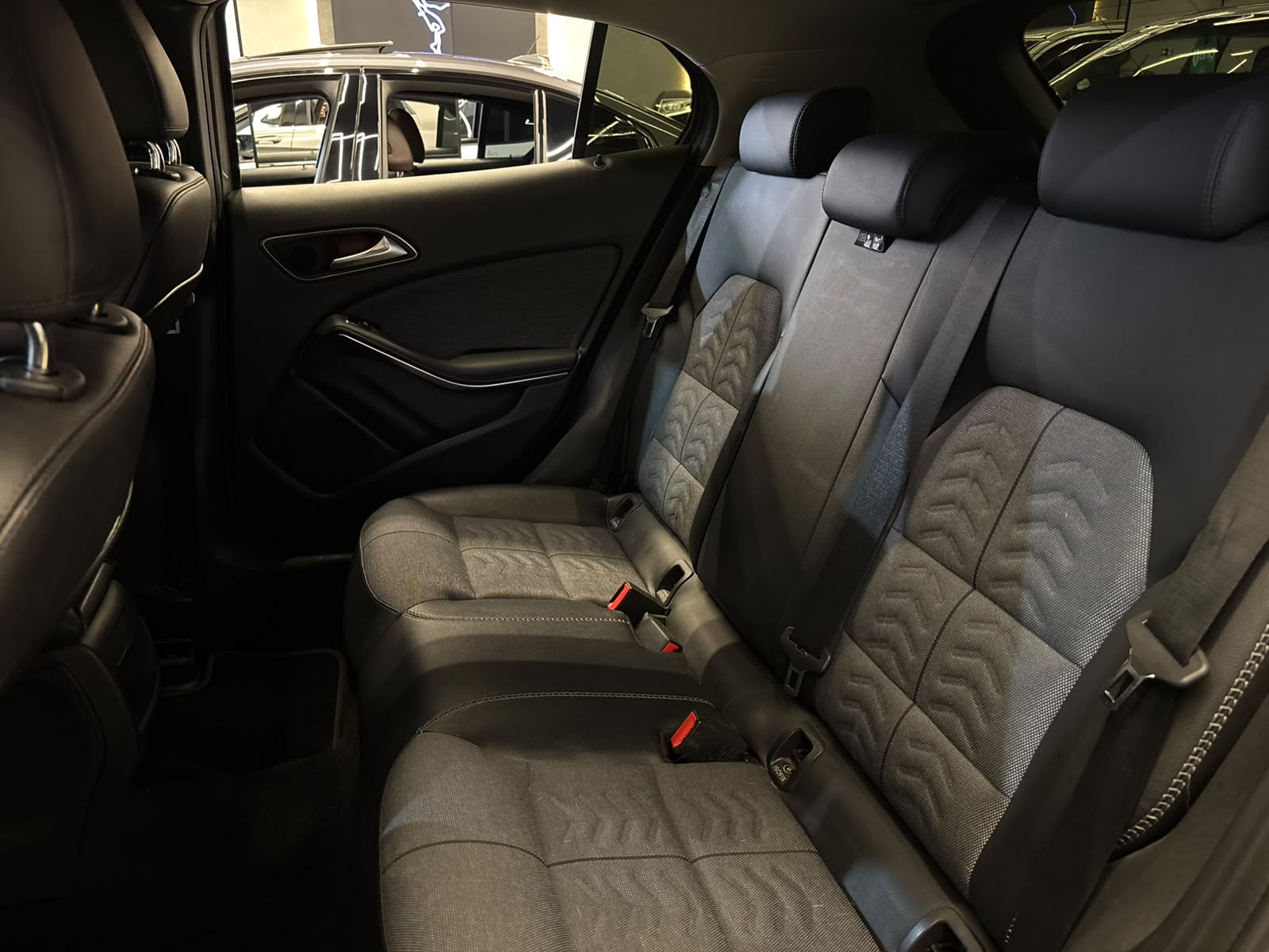 MERCEDES-BENZ GLA 200