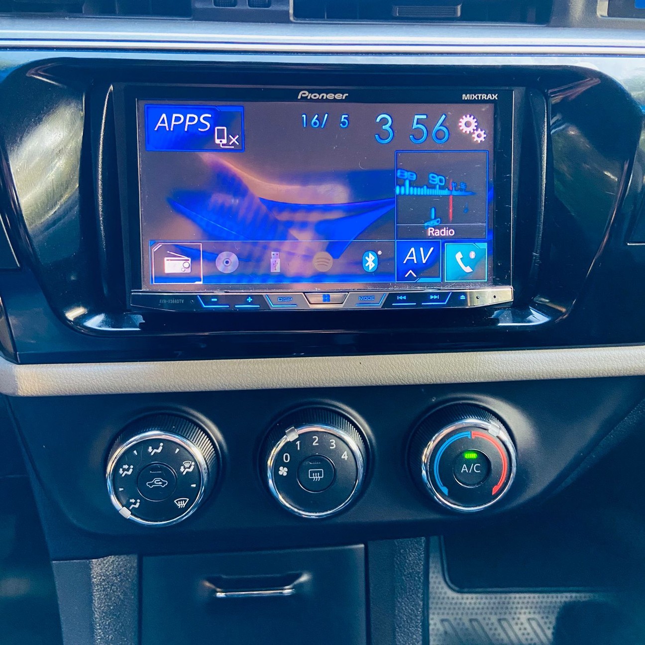 TOYOTA COROLLA