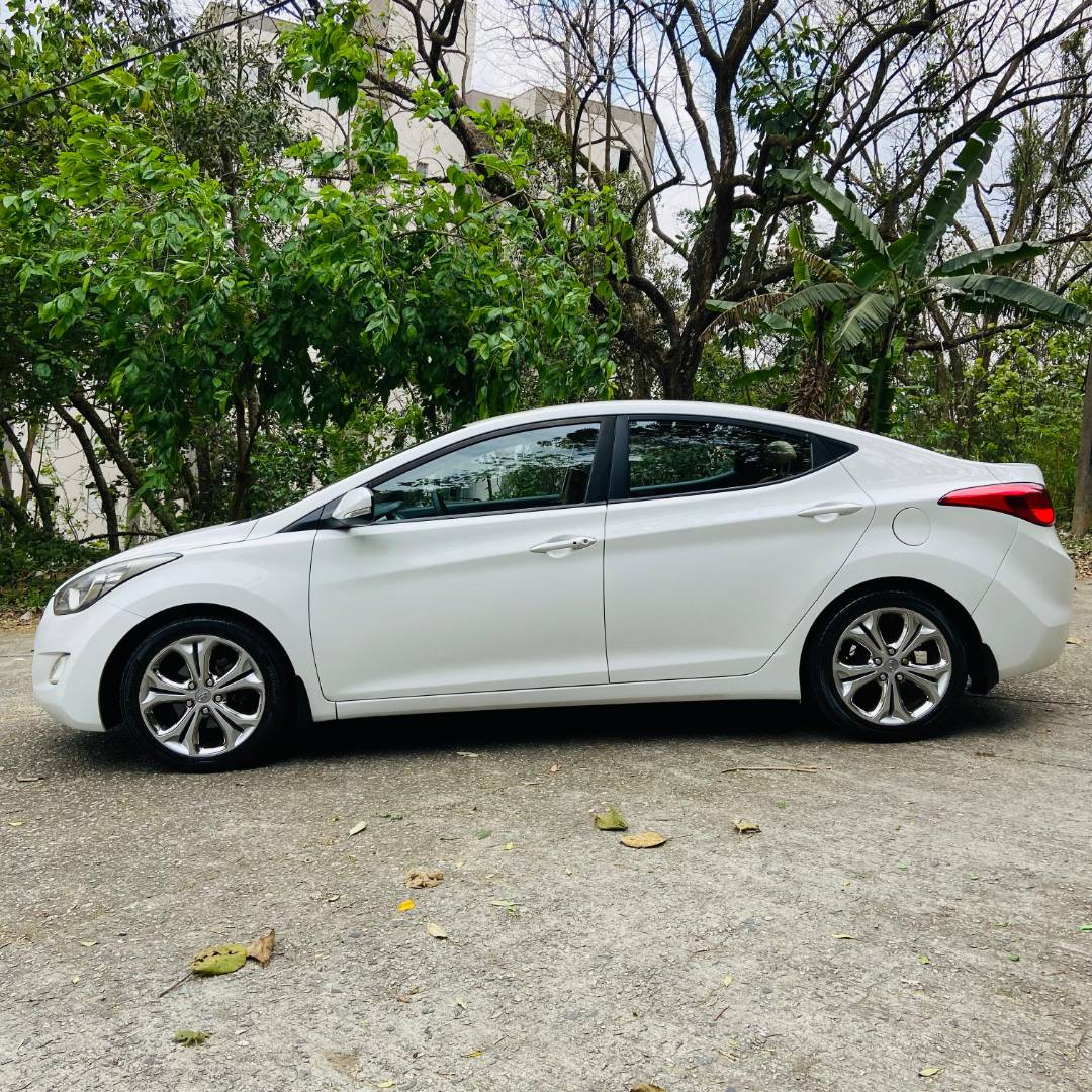 HYUNDAI ELANTRA