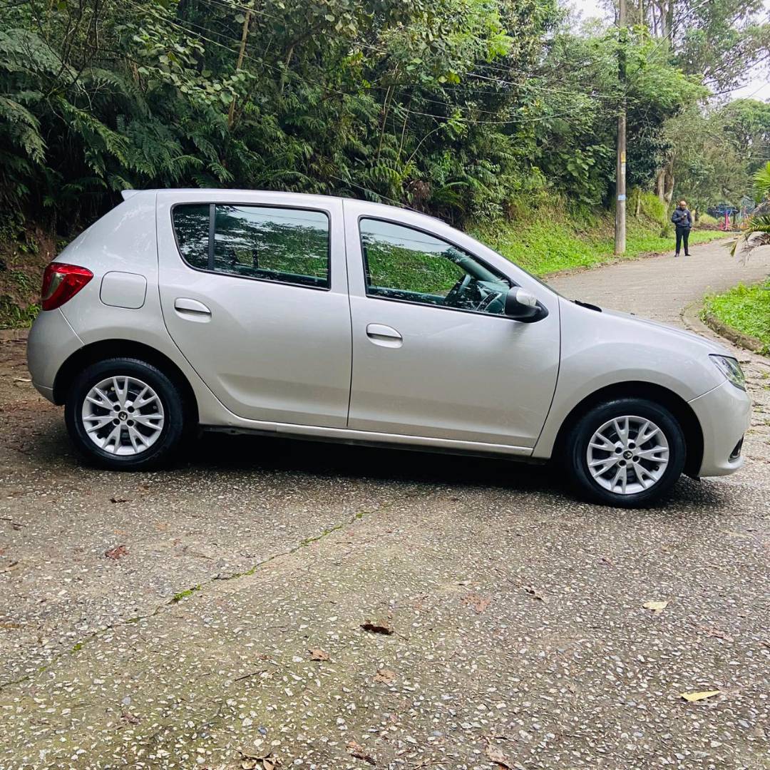 RENAULT SANDERO