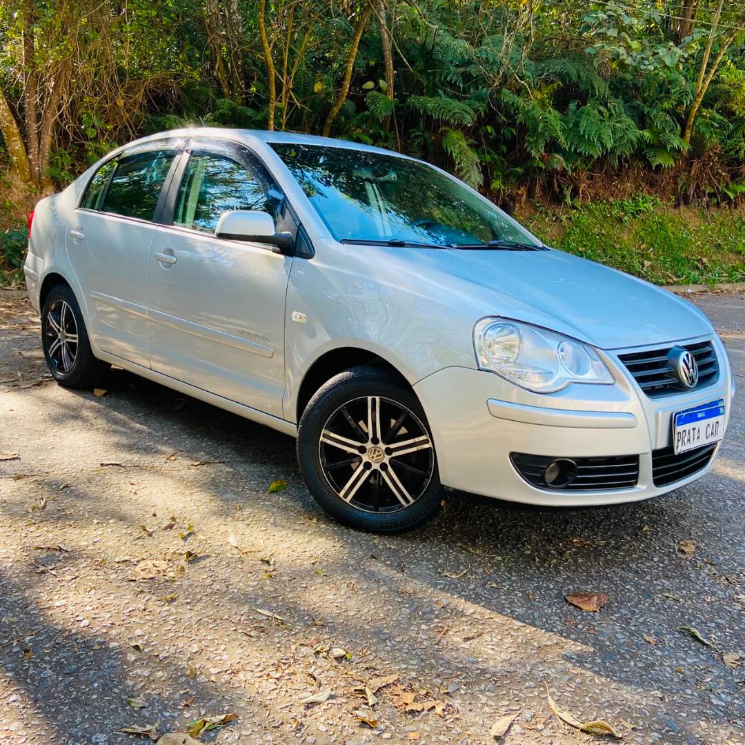 VOLKSWAGEN POLO SEDAN