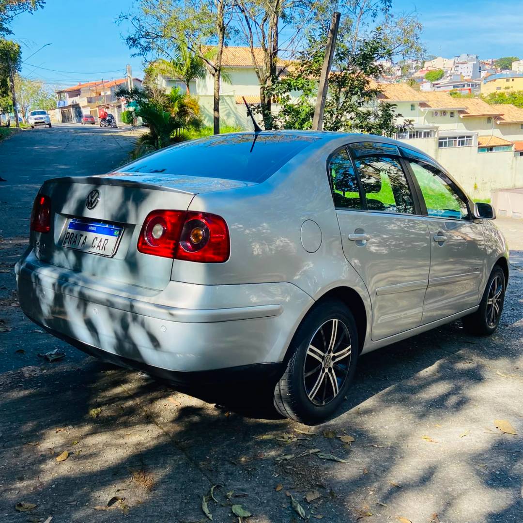 VOLKSWAGEN POLO SEDAN