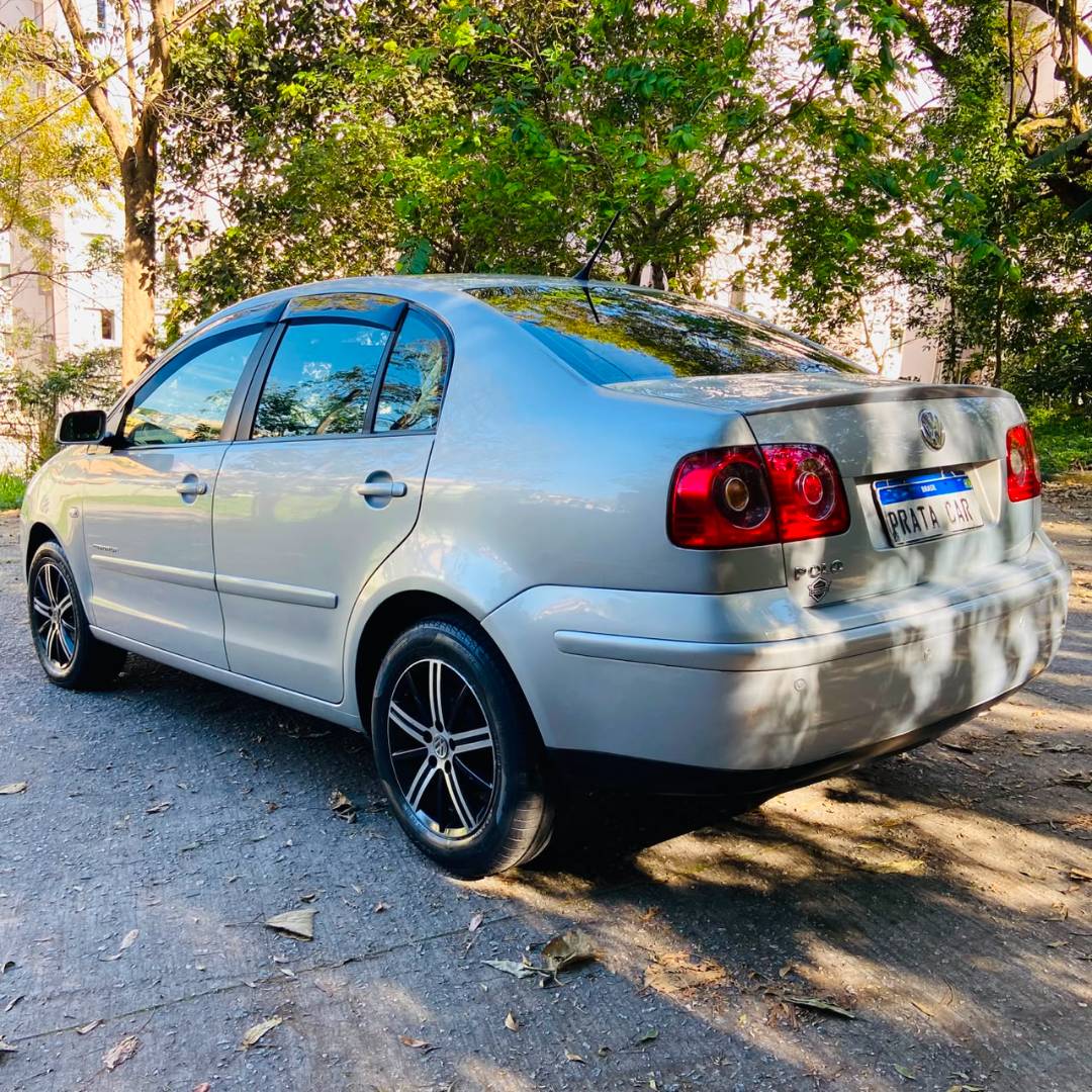 VOLKSWAGEN POLO SEDAN