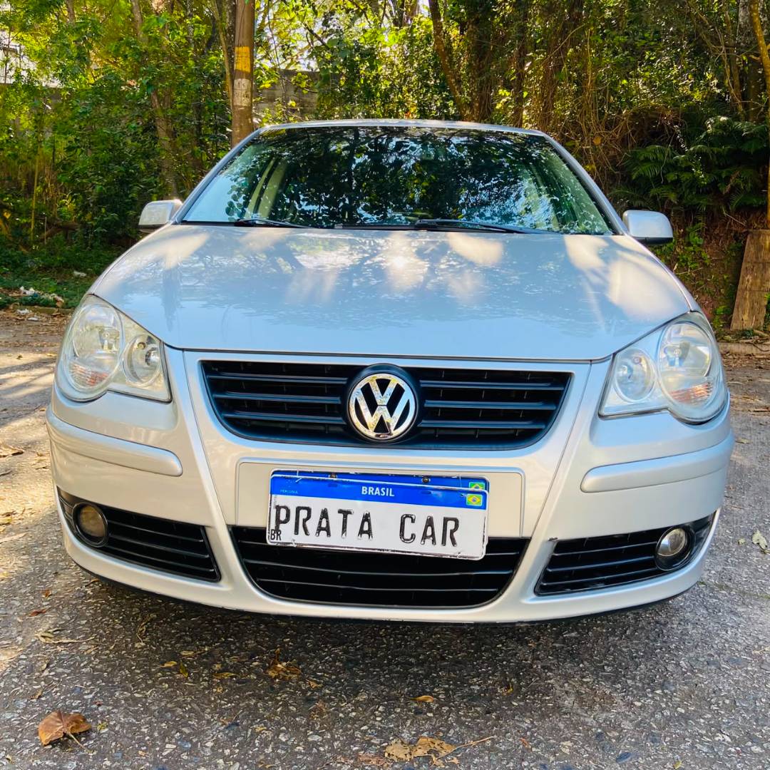 VOLKSWAGEN POLO SEDAN