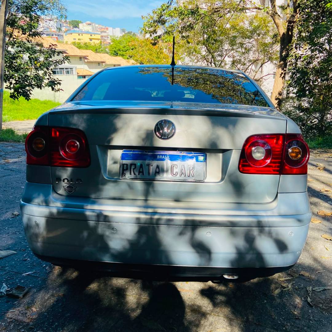 VOLKSWAGEN POLO SEDAN