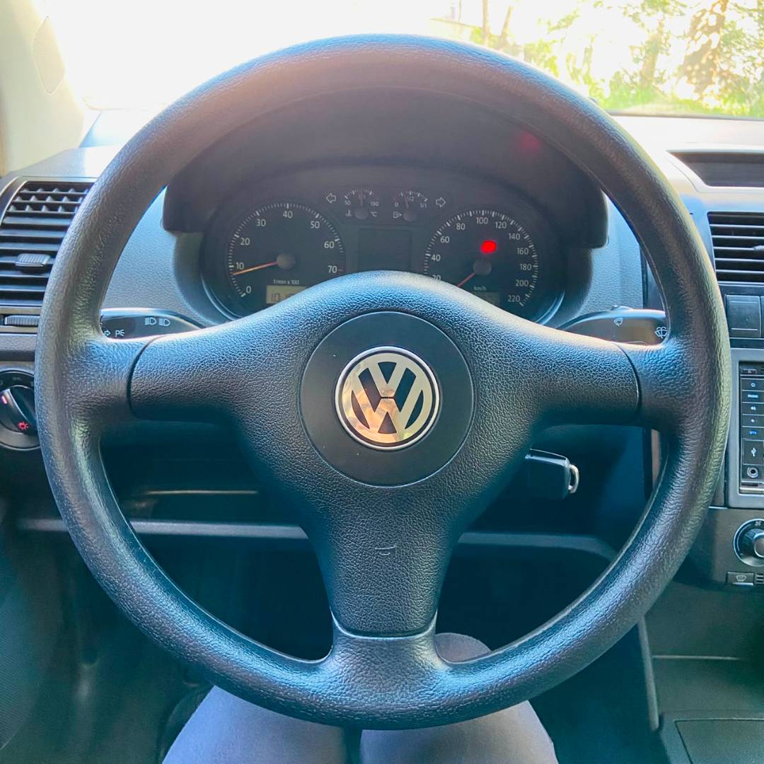 VOLKSWAGEN POLO SEDAN