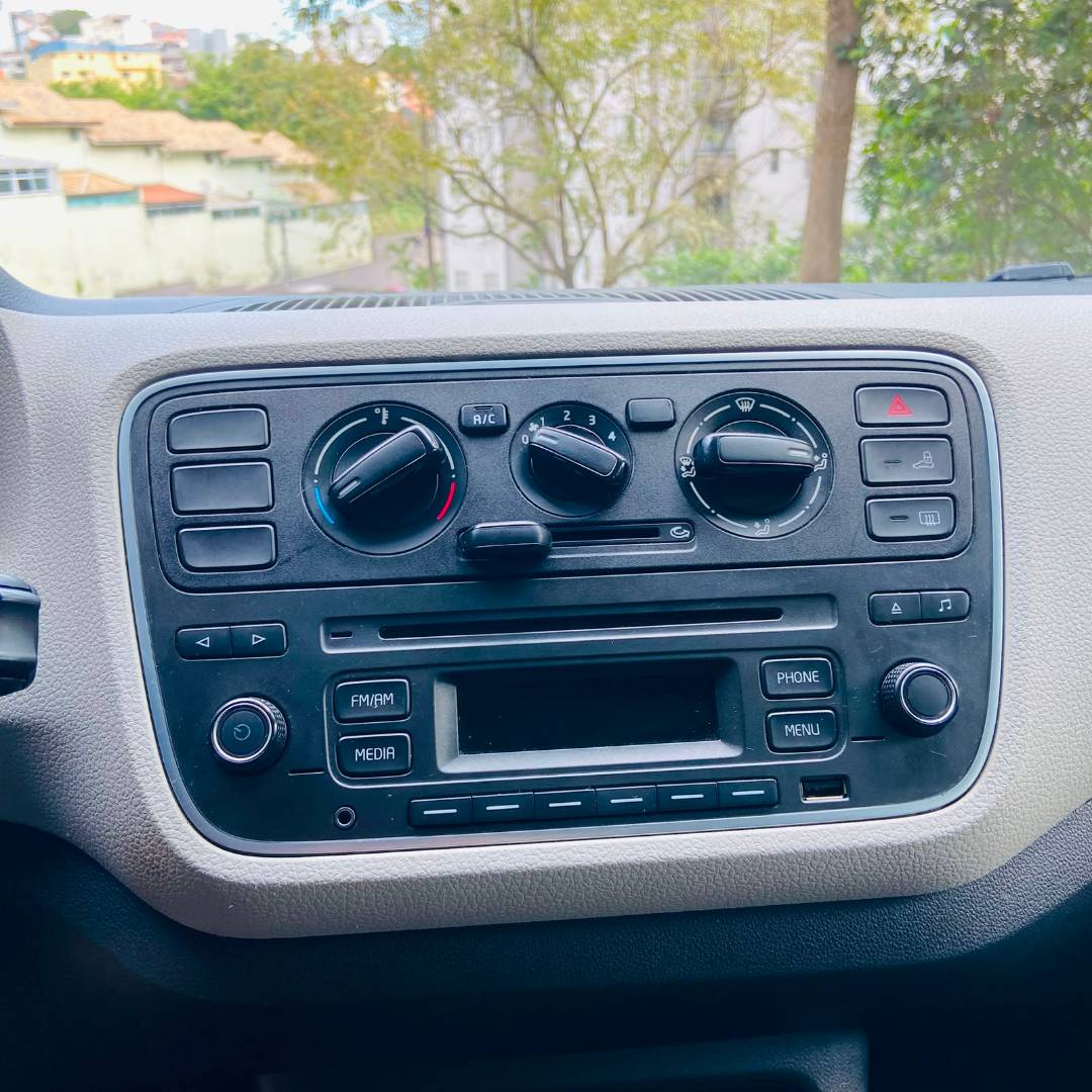 VOLKSWAGEN UP