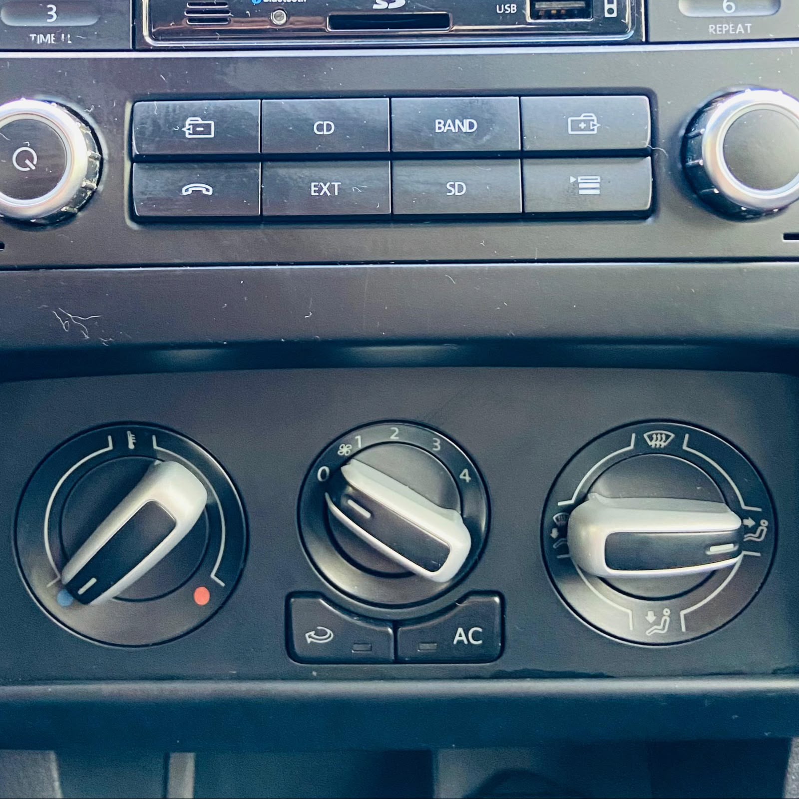 VOLKSWAGEN FOX