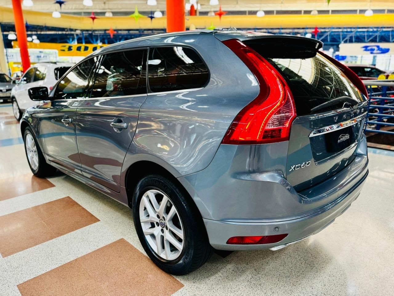 XC60 2.4 D5 MOMENTUM AWD