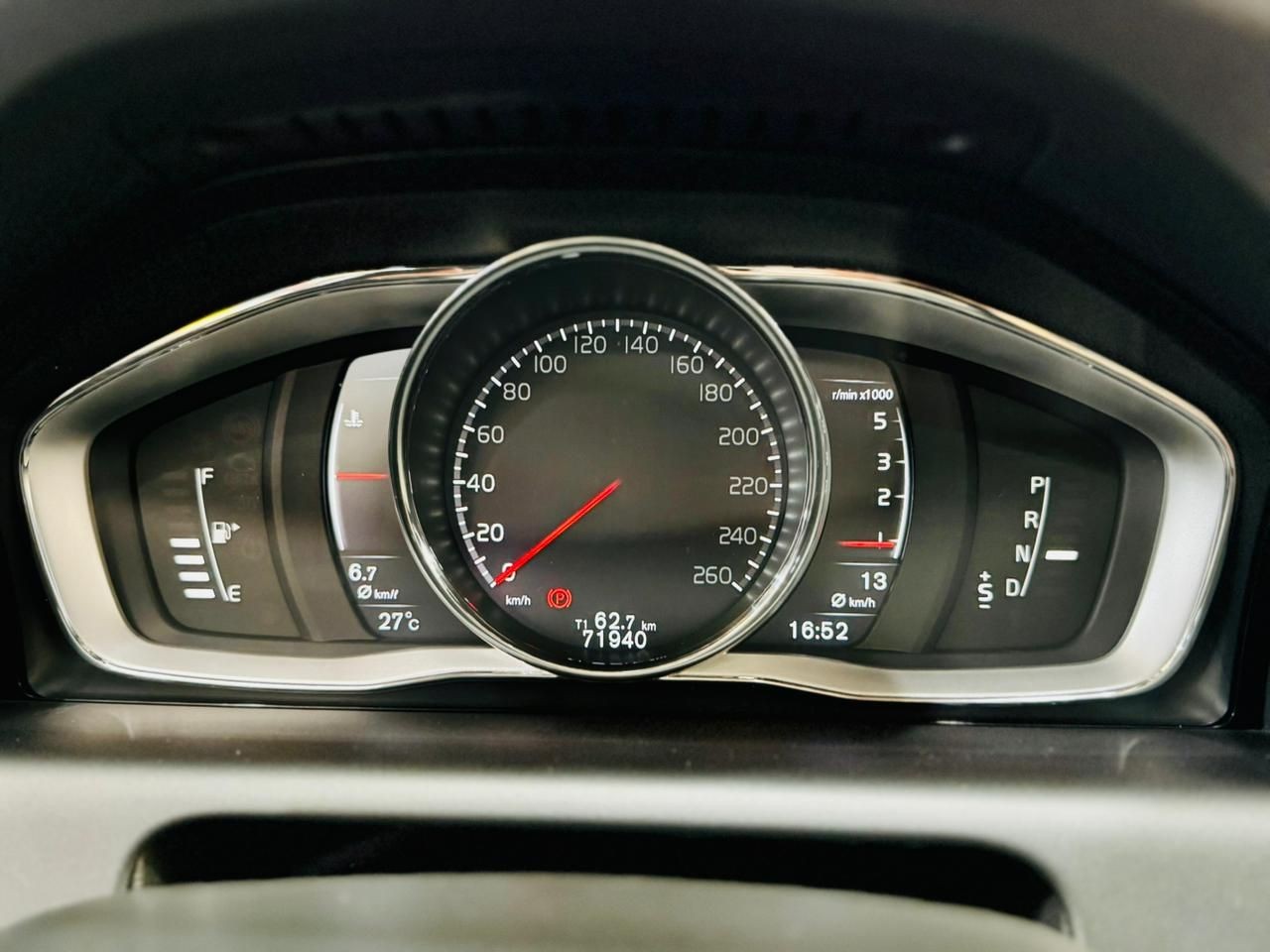 XC60 2.4 D5 MOMENTUM AWD