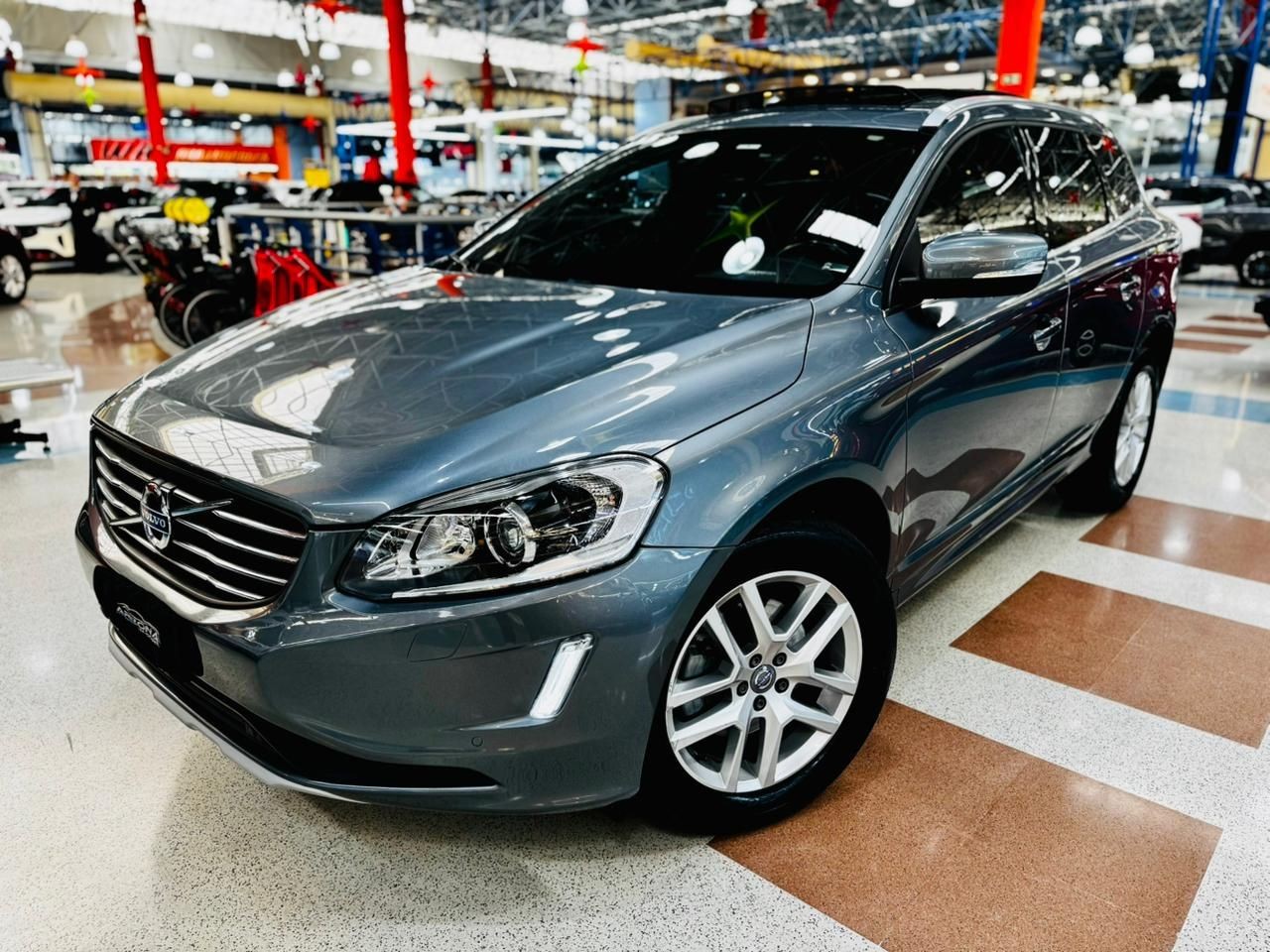 XC60 2.4 D5 MOMENTUM AWD