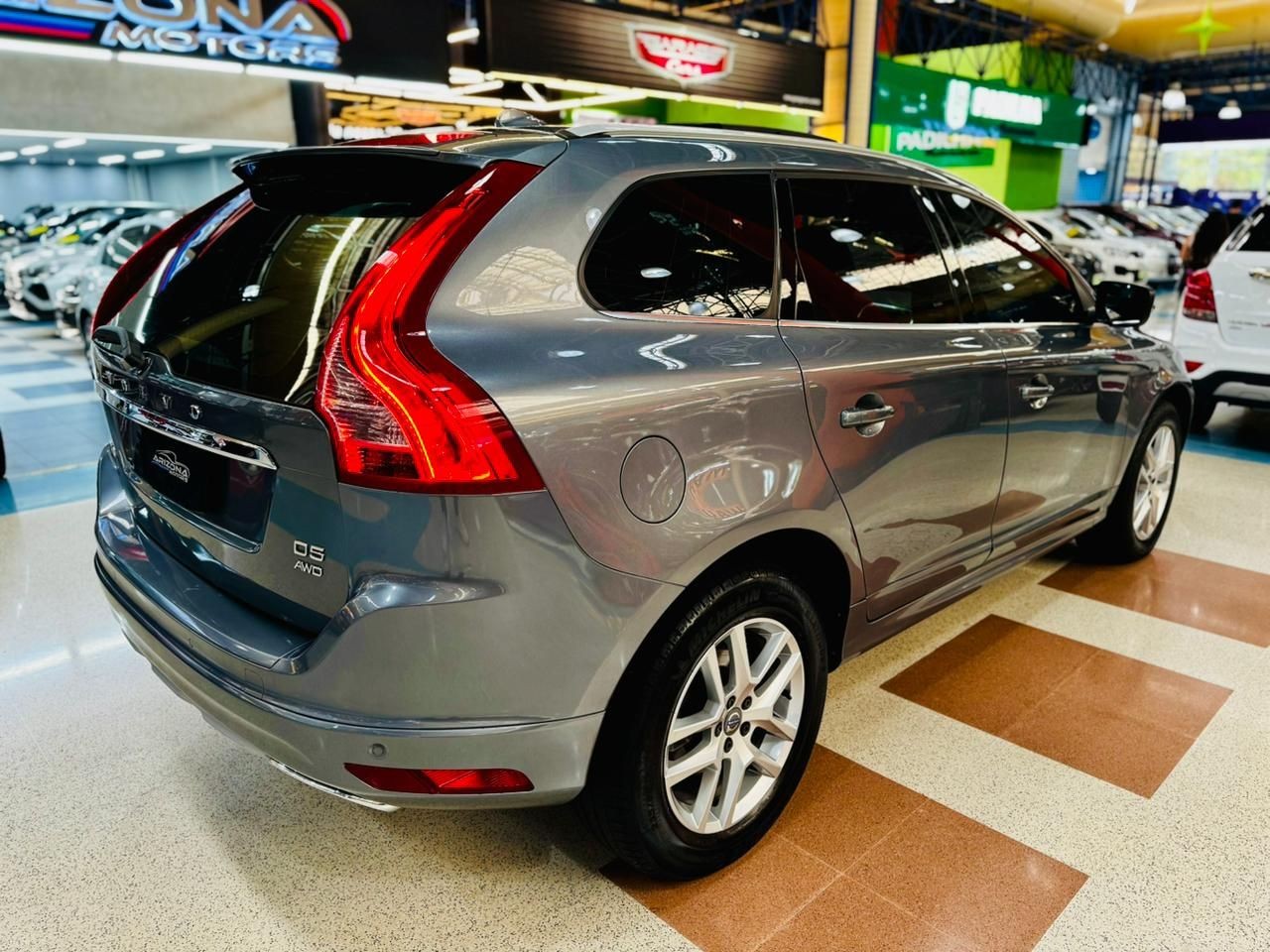XC60 2.4 D5 MOMENTUM AWD