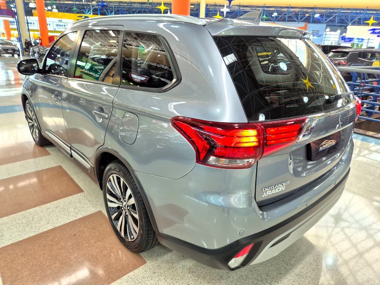 MITSUBISHI OUTLANDER