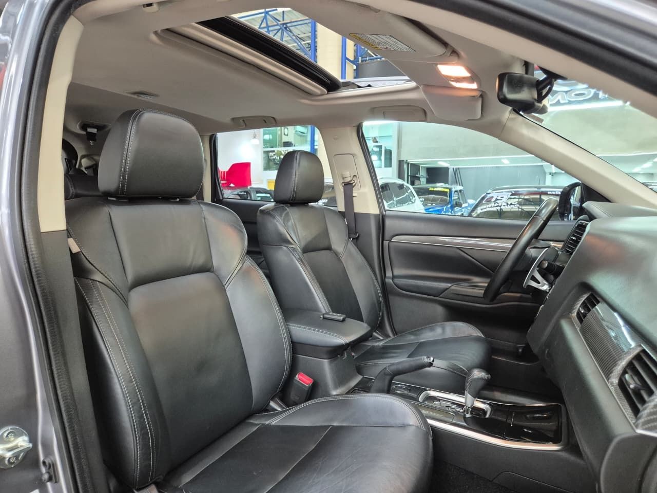 MITSUBISHI OUTLANDER