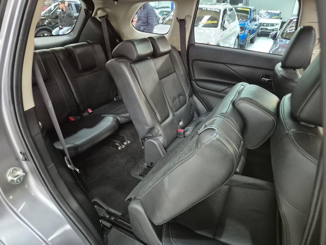 MITSUBISHI OUTLANDER