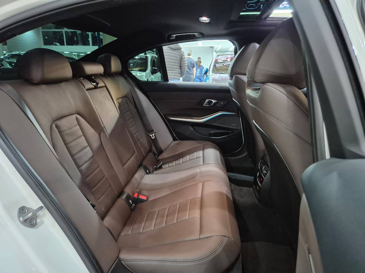 BMW 320i
