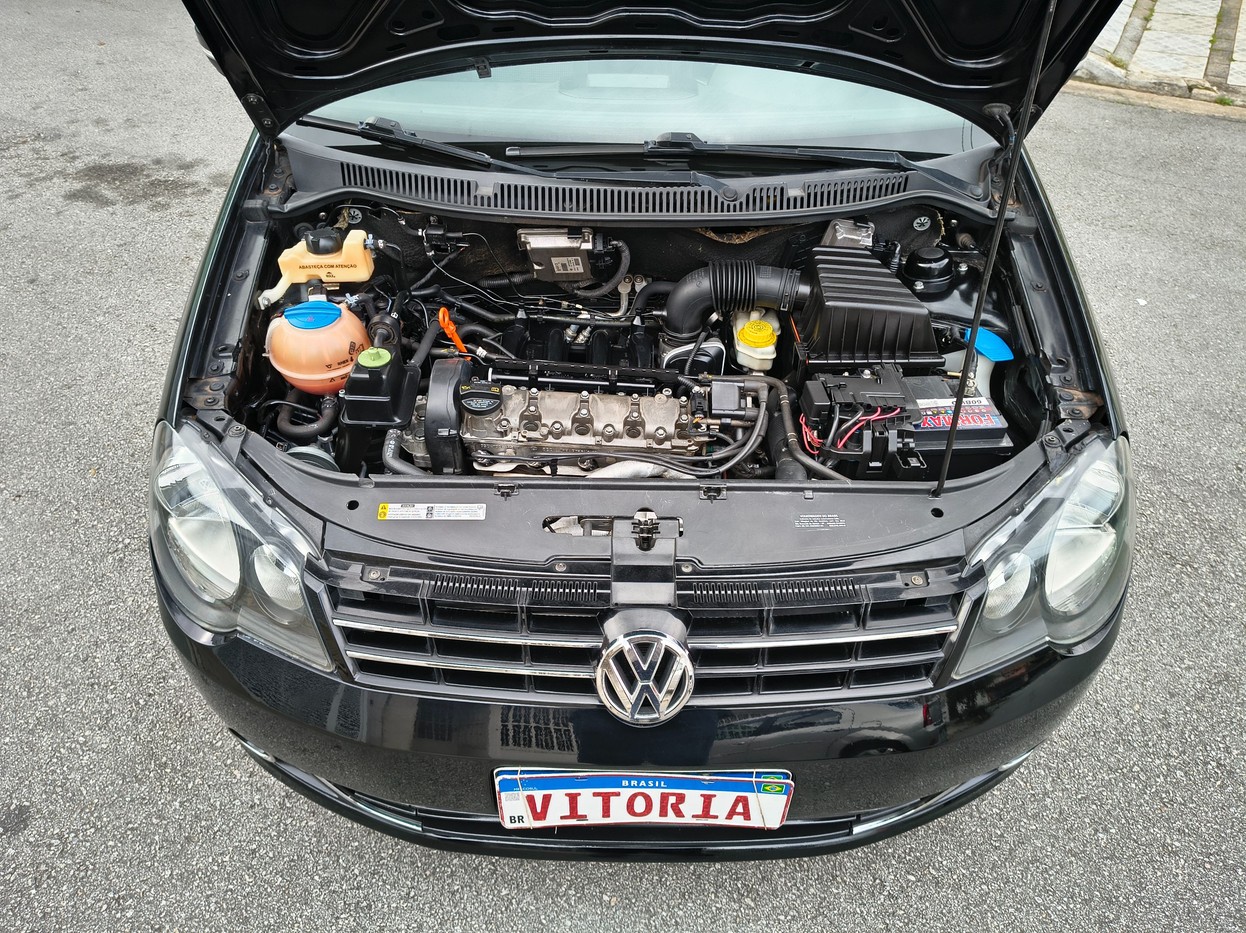 VOLKSWAGEN POLO SEDAN