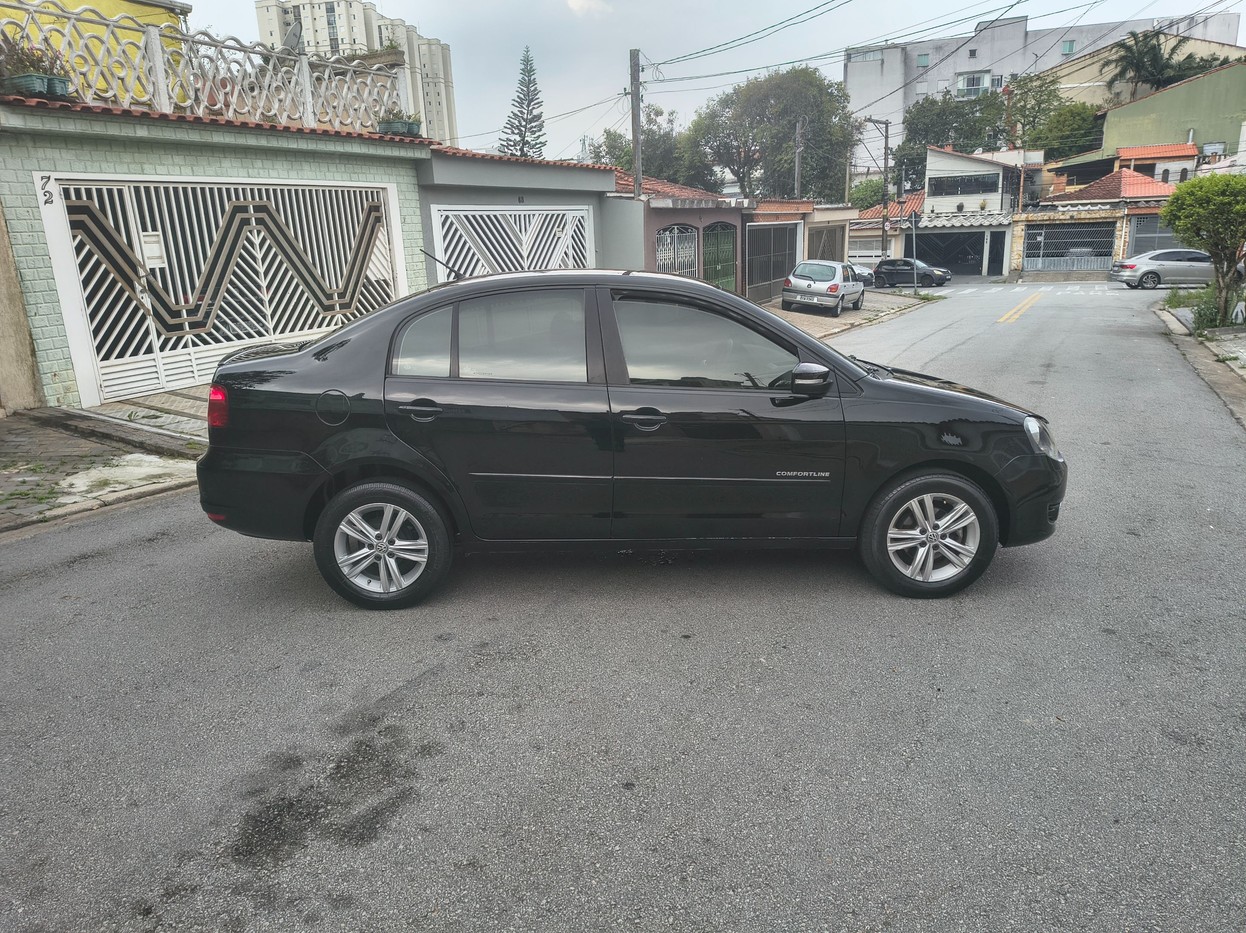 VOLKSWAGEN POLO SEDAN