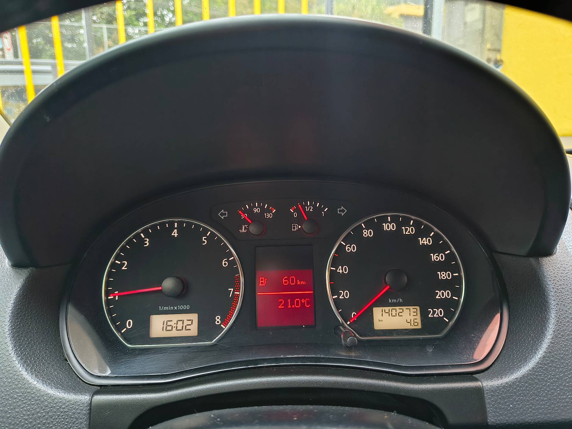 VOLKSWAGEN POLO SEDAN