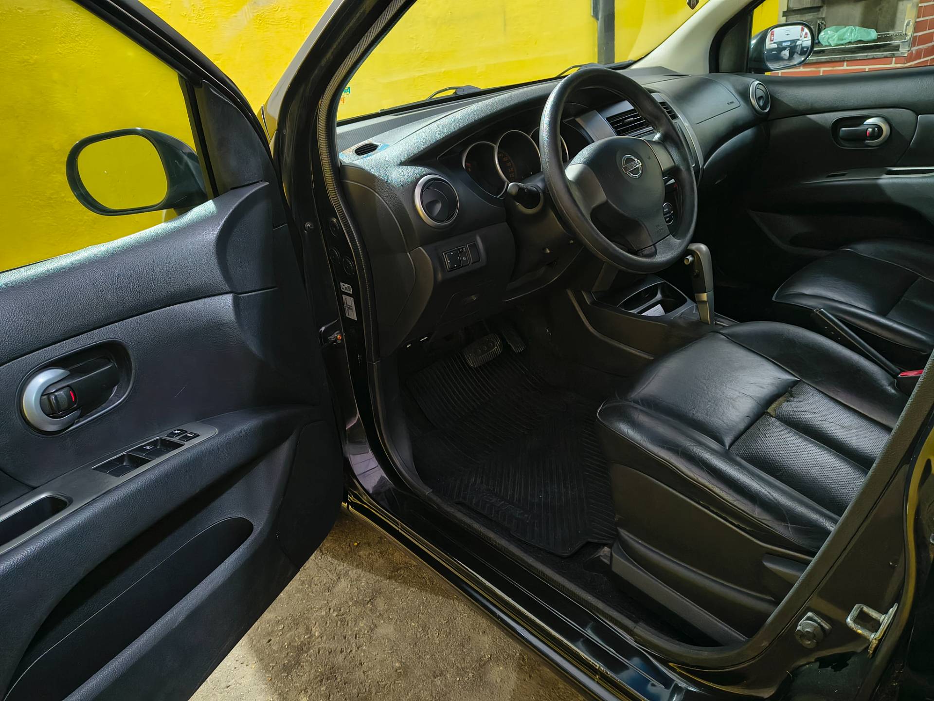 NISSAN LIVINA
