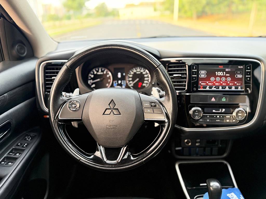 MITSUBISHI OUTLANDER