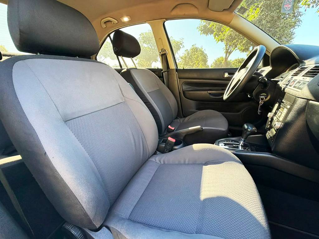 VOLKSWAGEN BORA