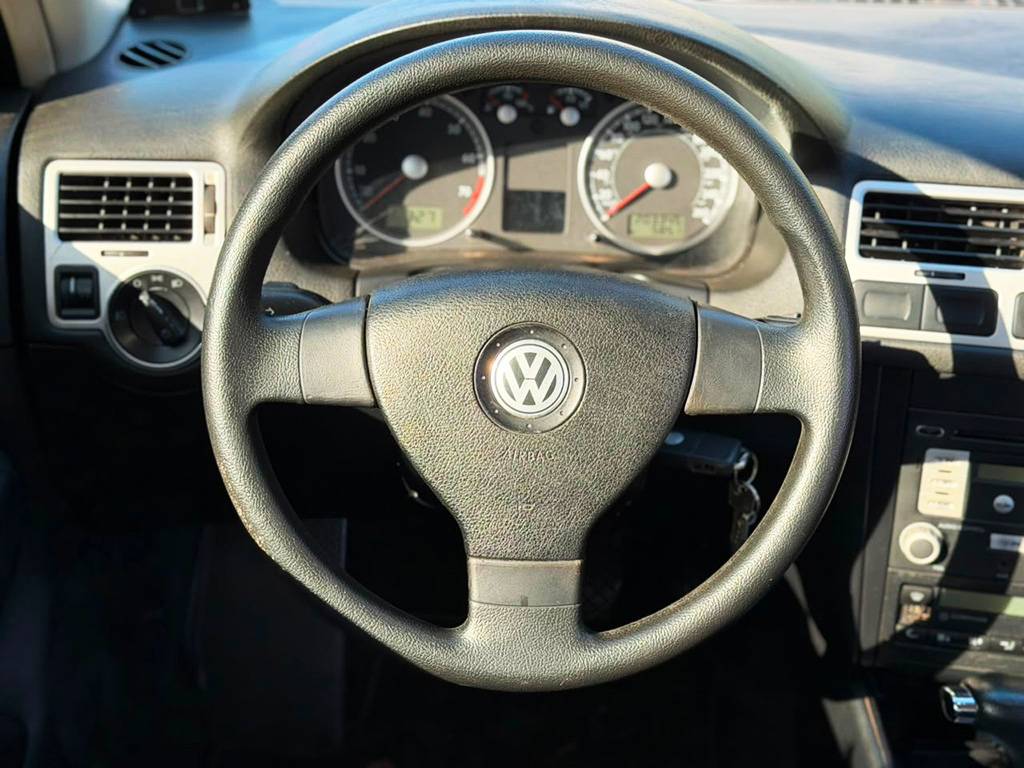 VOLKSWAGEN BORA
