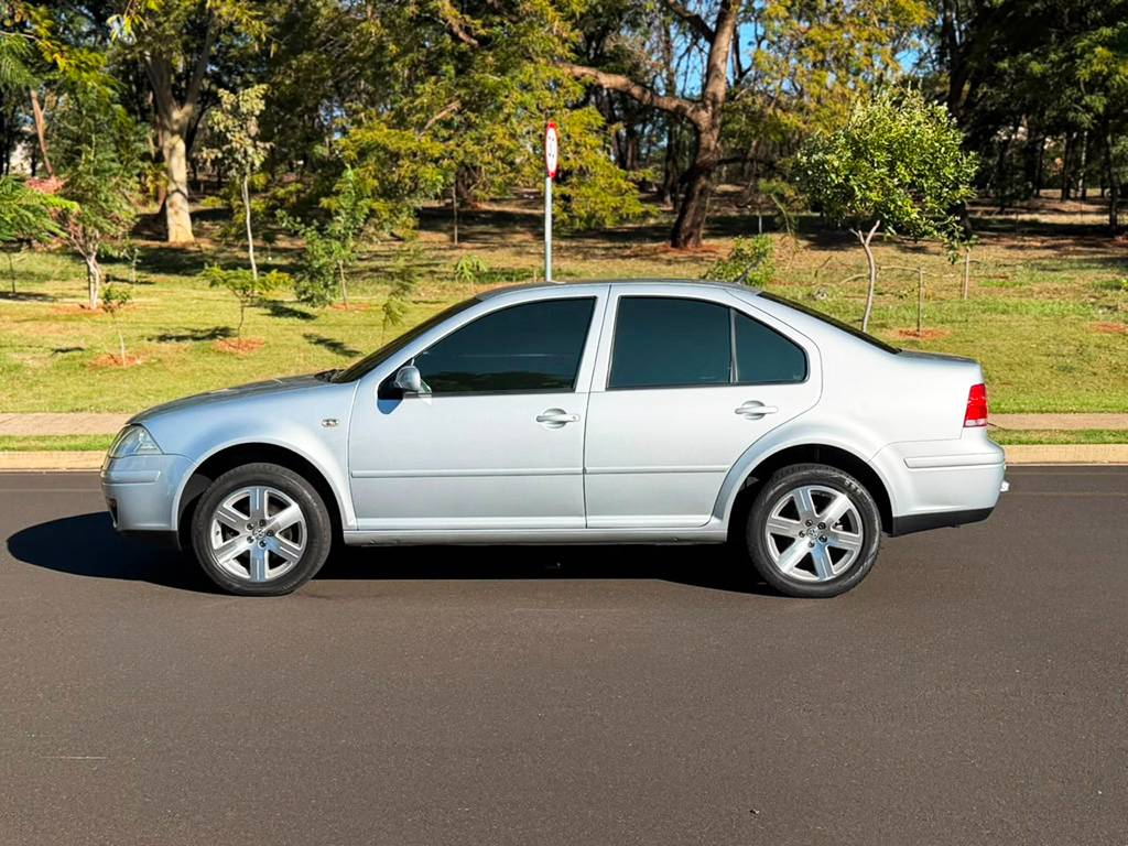 VOLKSWAGEN BORA