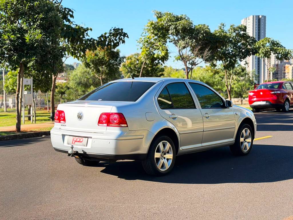 VOLKSWAGEN BORA