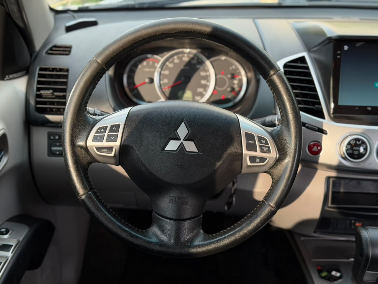 MITSUBISHI L200 TRITON